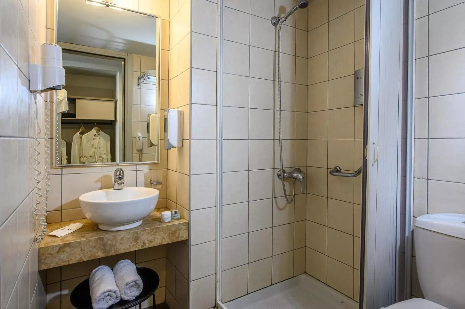 Bathroom in Marin Hotel