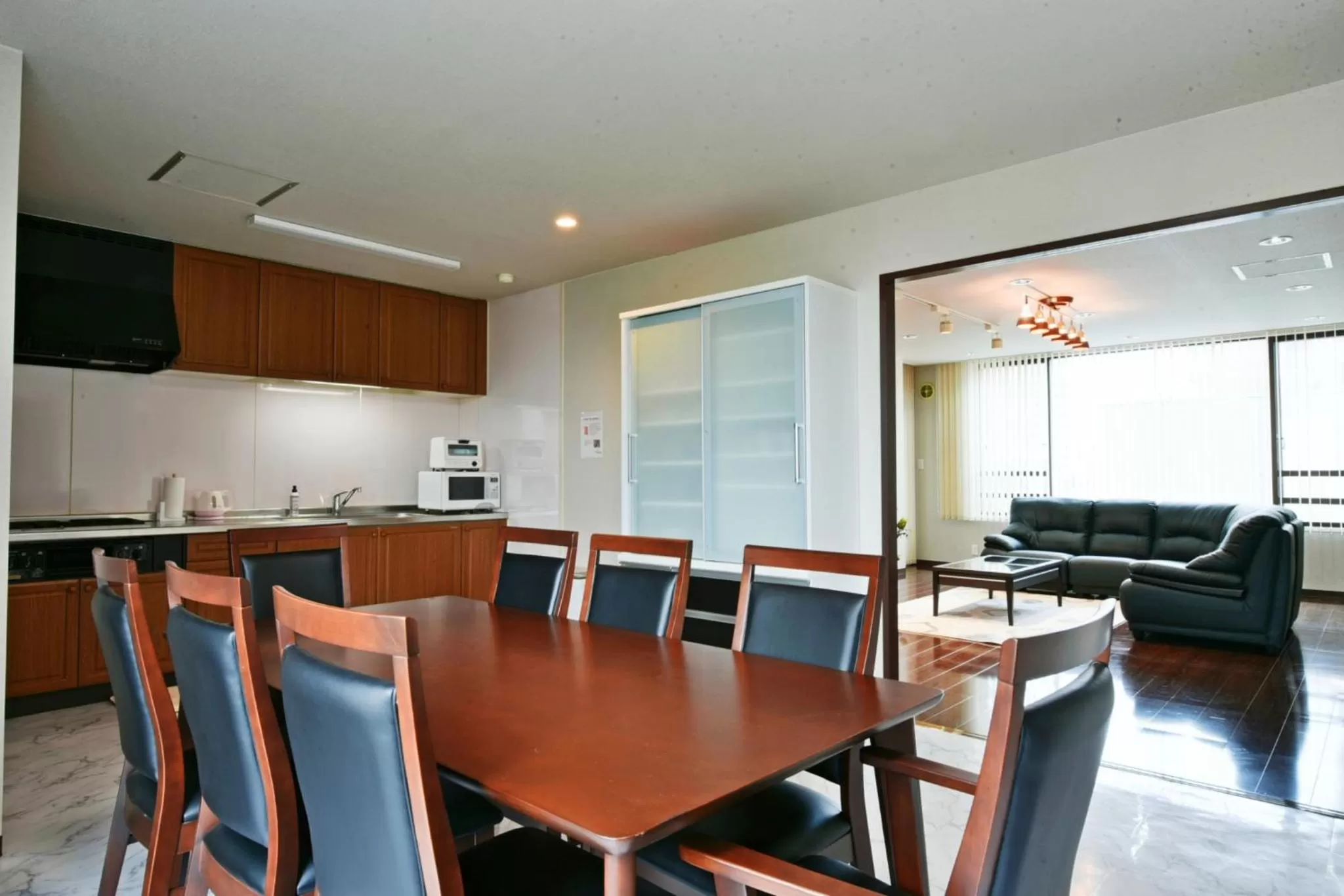 Dining area in Hostel PLEASURE MARUYAMA