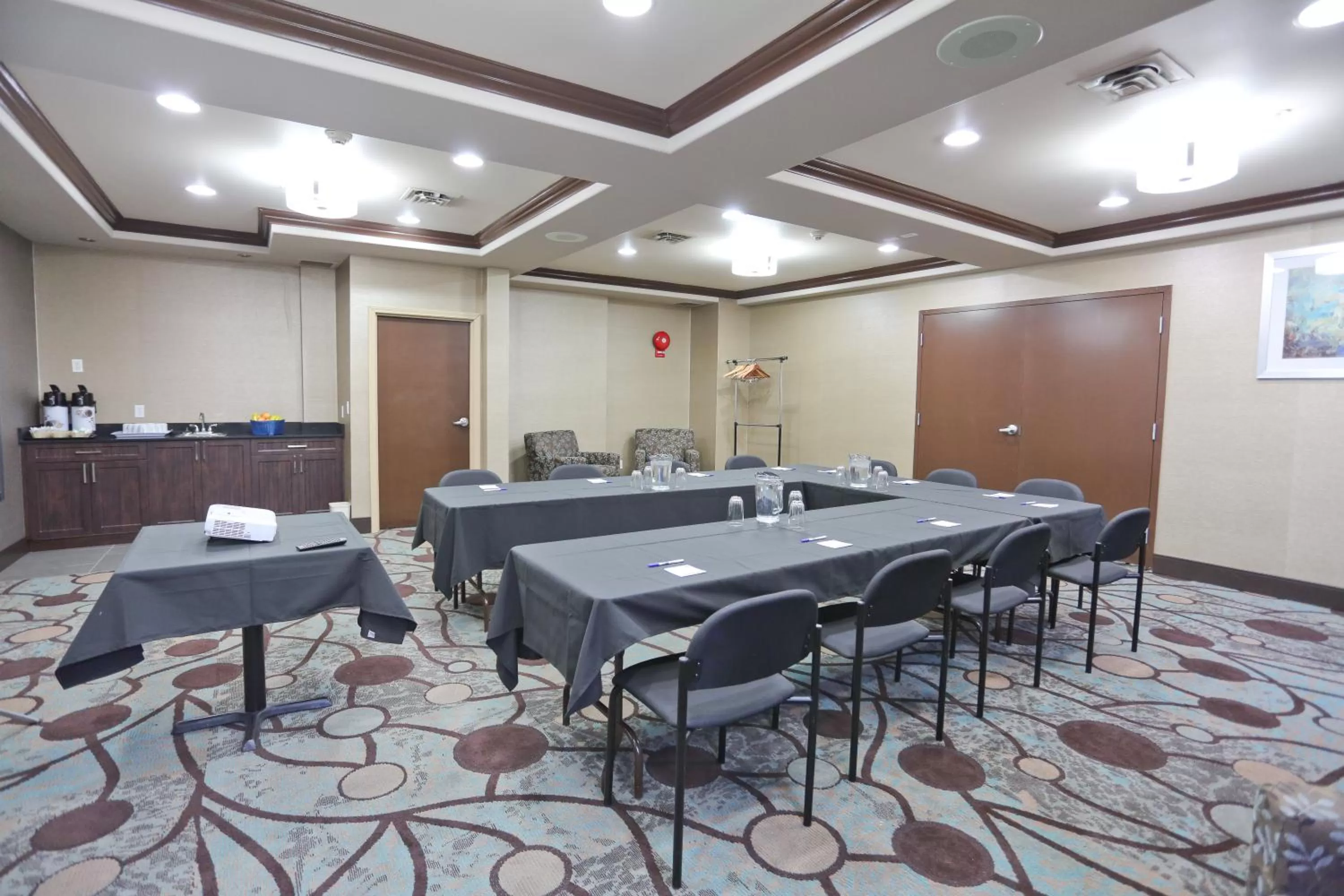 Meeting/conference room in Holiday Inn Express Hotel & Suites Vernon by IHG