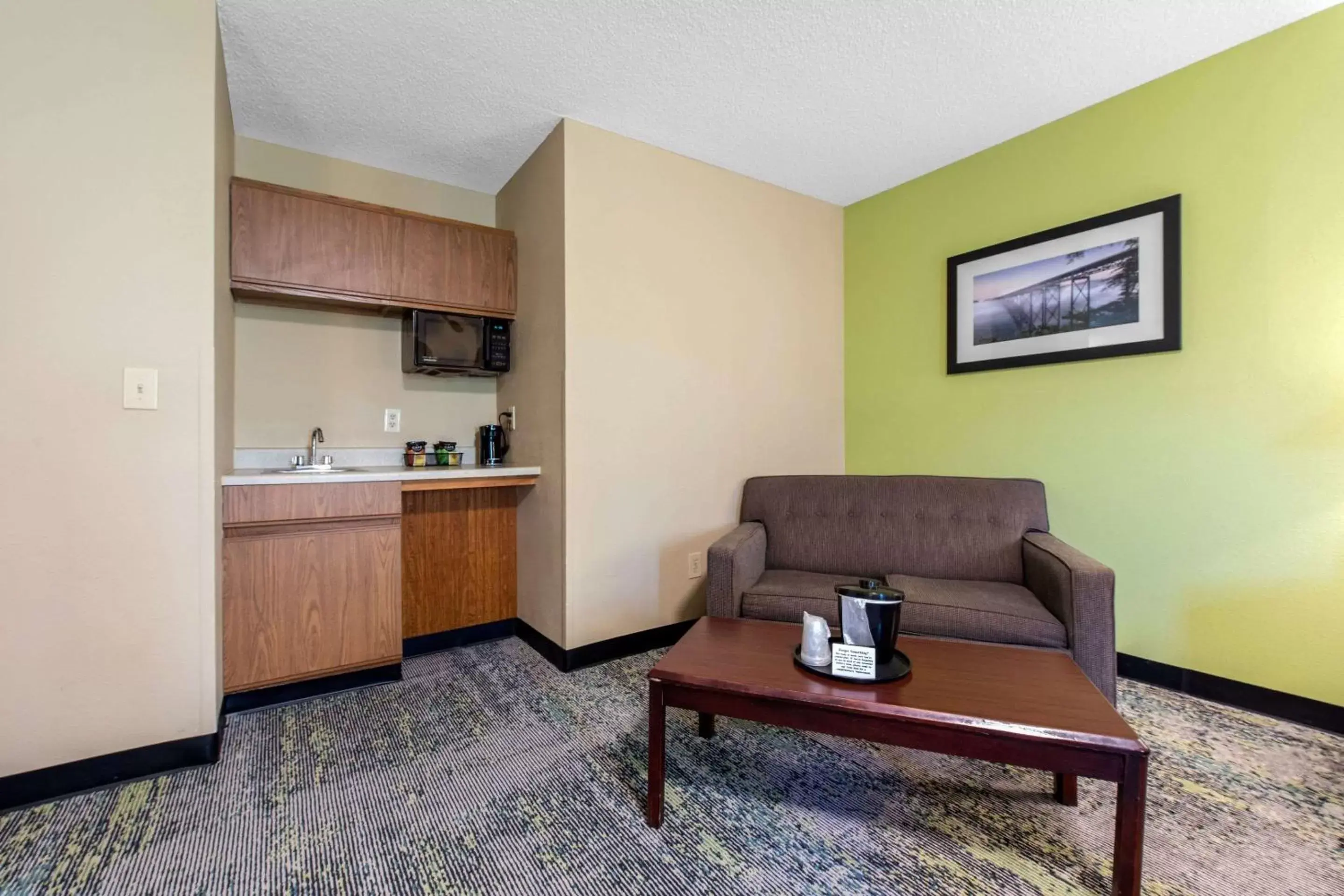Photo of the whole room, Seating Area in Quality Inn Morgantown