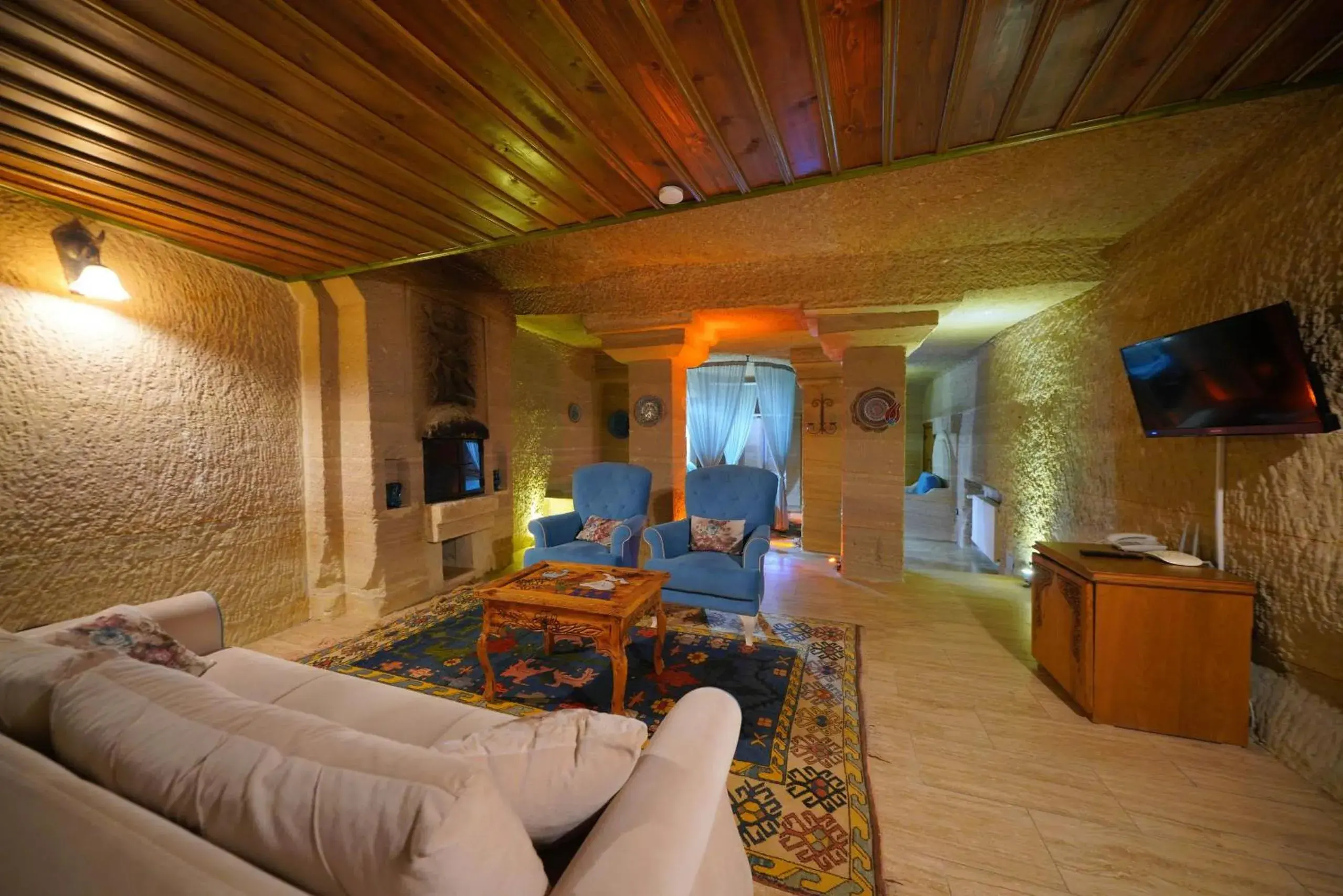 Living room, Seating Area in Holiday Cave Hotel