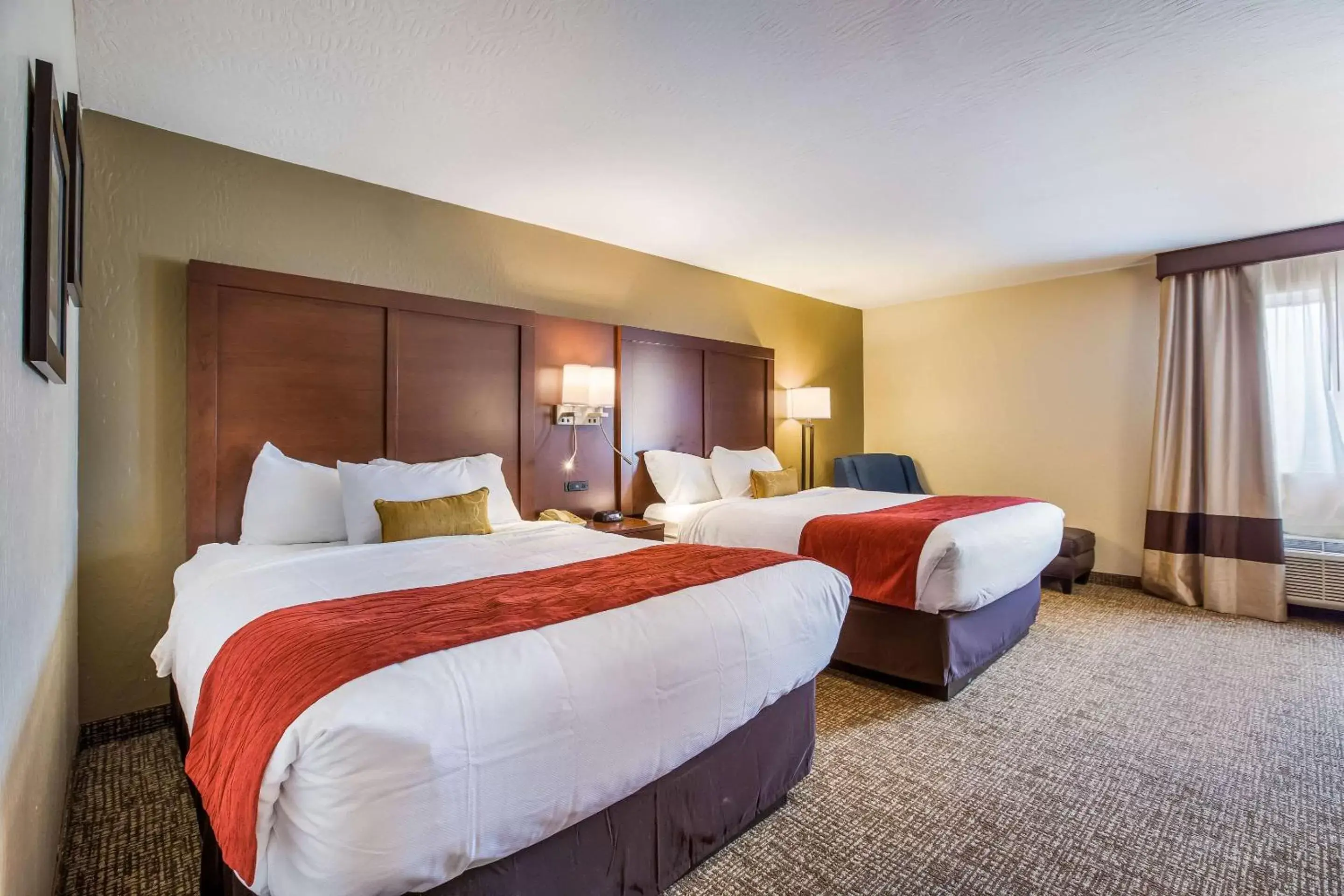 Bedroom, Bed in Comfort Inn & Suites Fairborn near Wright Patterson AFB