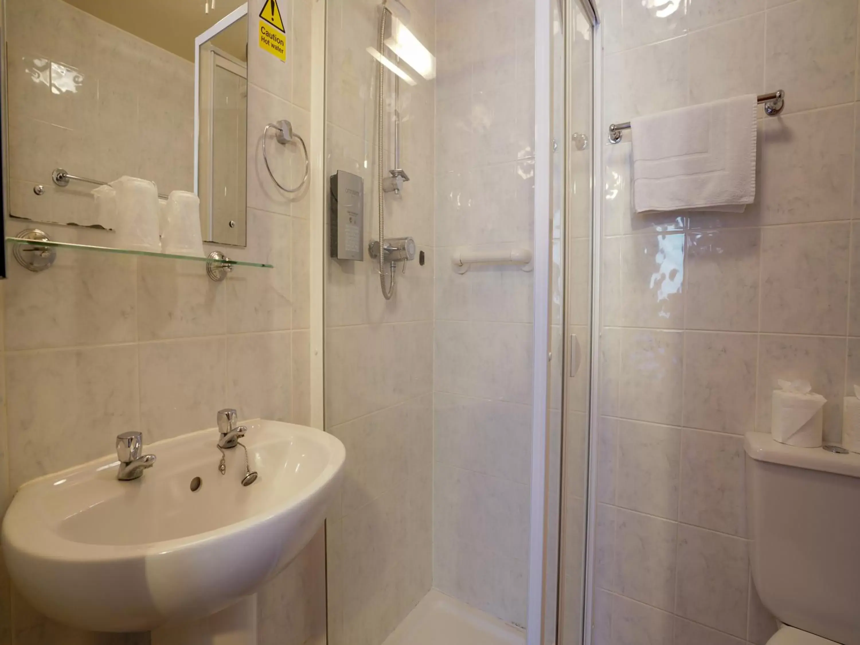 Bathroom in OYO Shanklin Beach Hotel