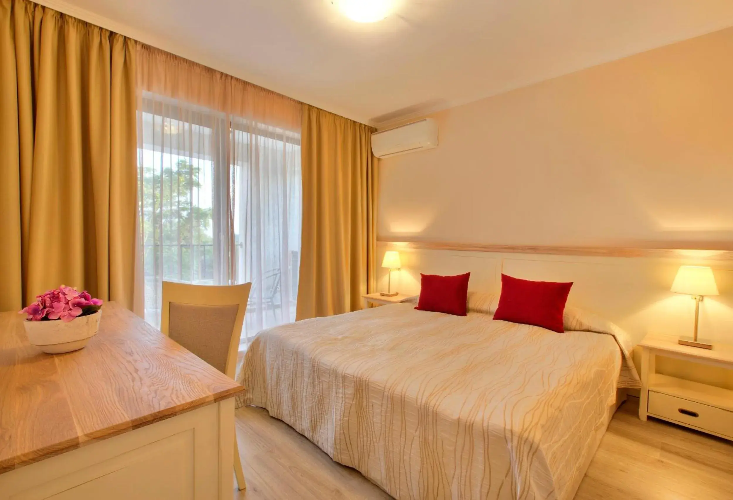 Bedroom, Bed in White Rock Castle Suite Hotel & SPA