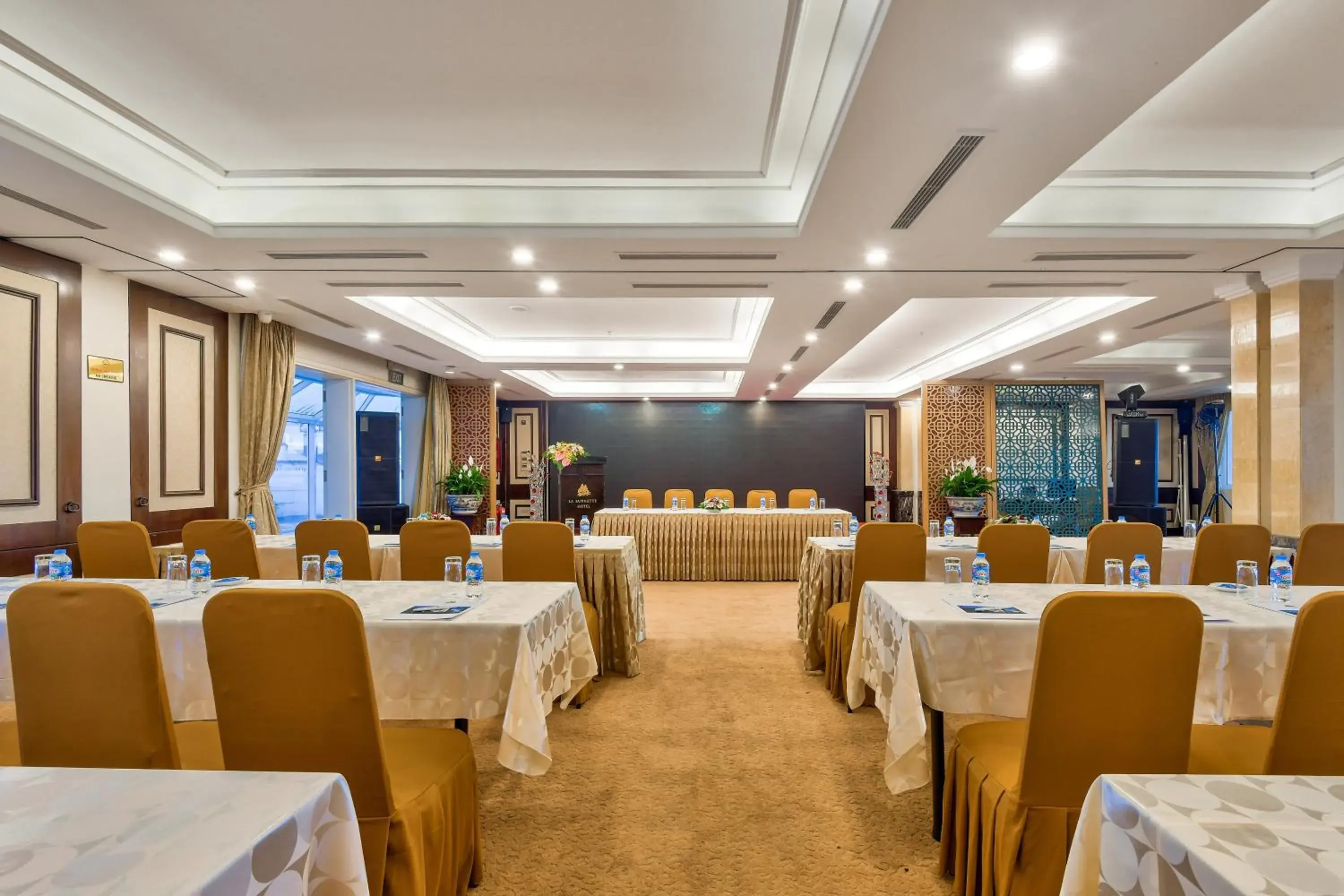 Meeting/conference room in La Sapinette Hotel