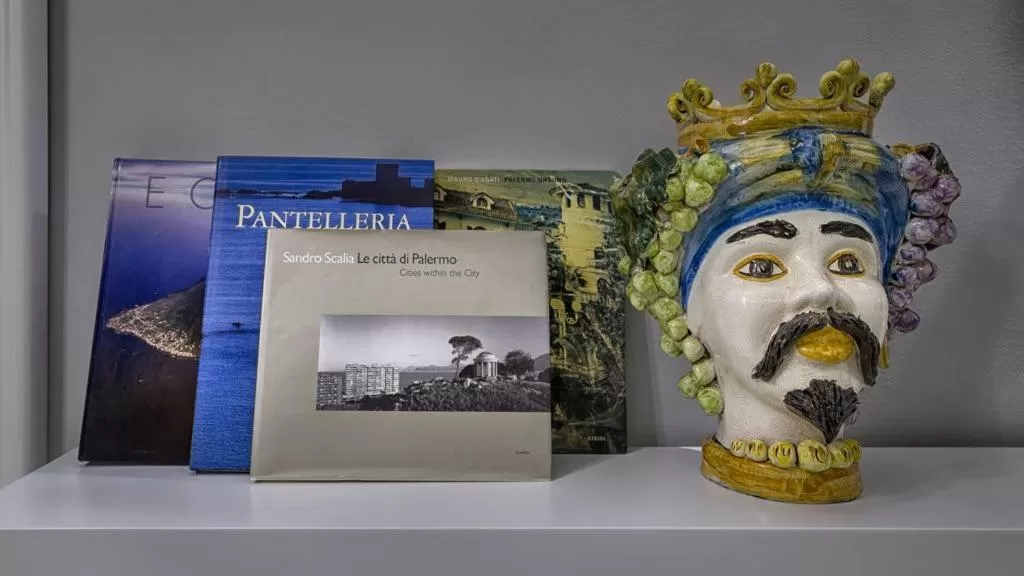 Decorative detail in Suite del Ponte Normanno