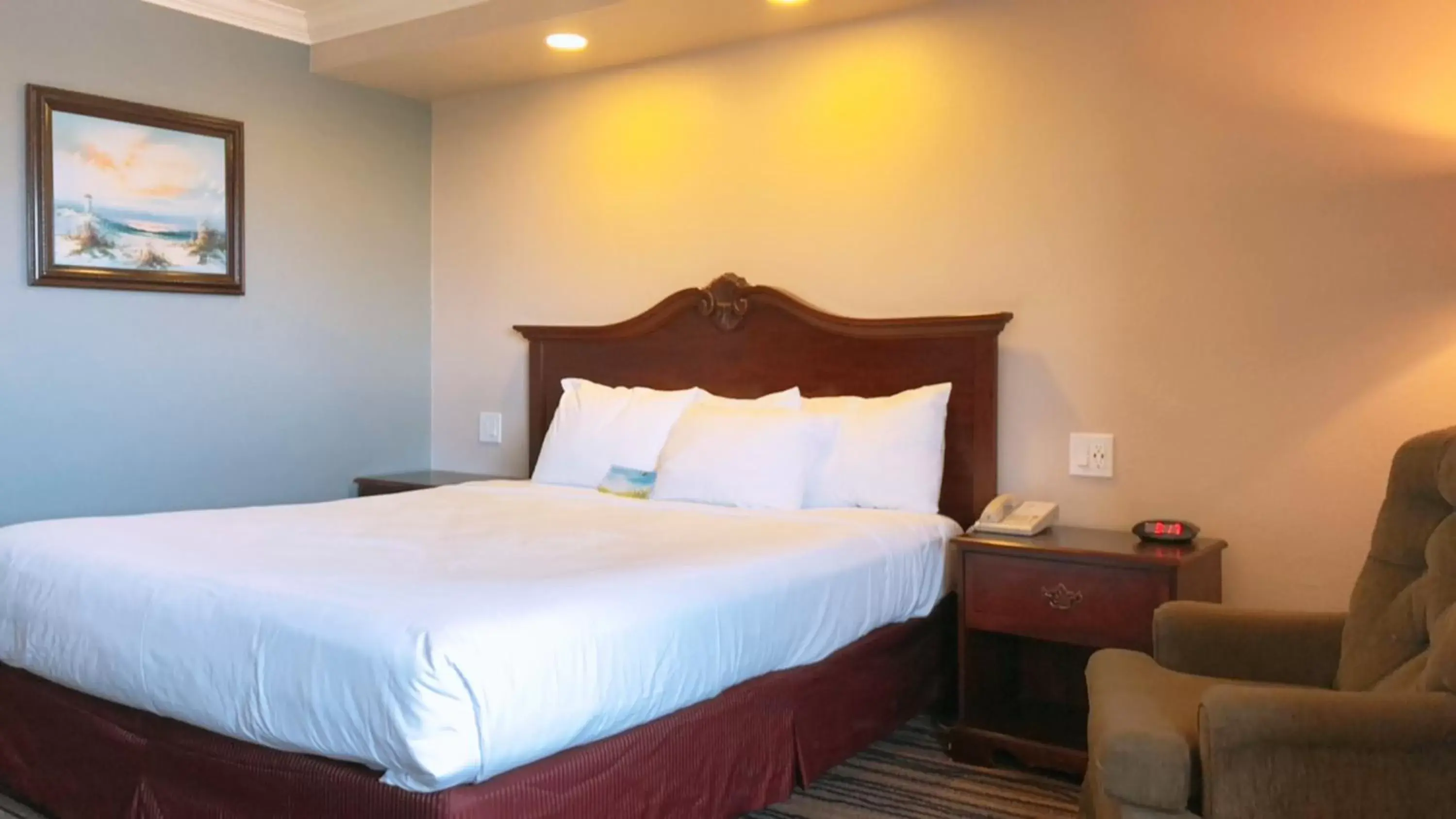 Bed in Days Inn by Wyndham Eureka CA