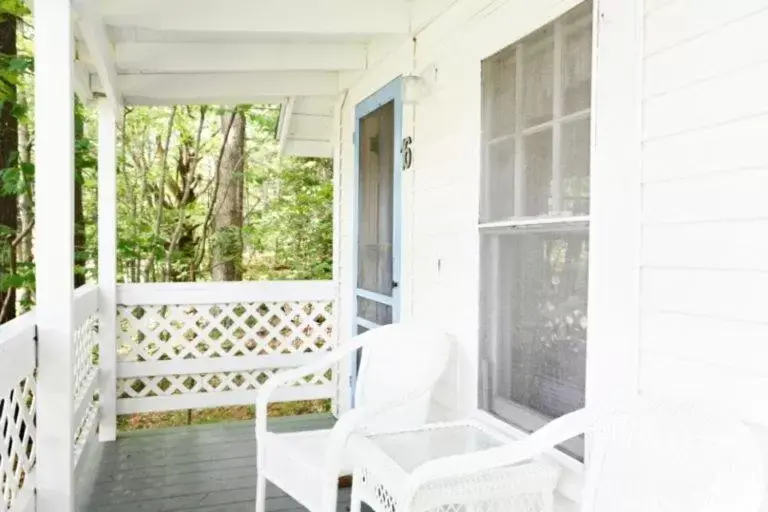 Balcony/Terrace in 2 River Road Inn Cottages