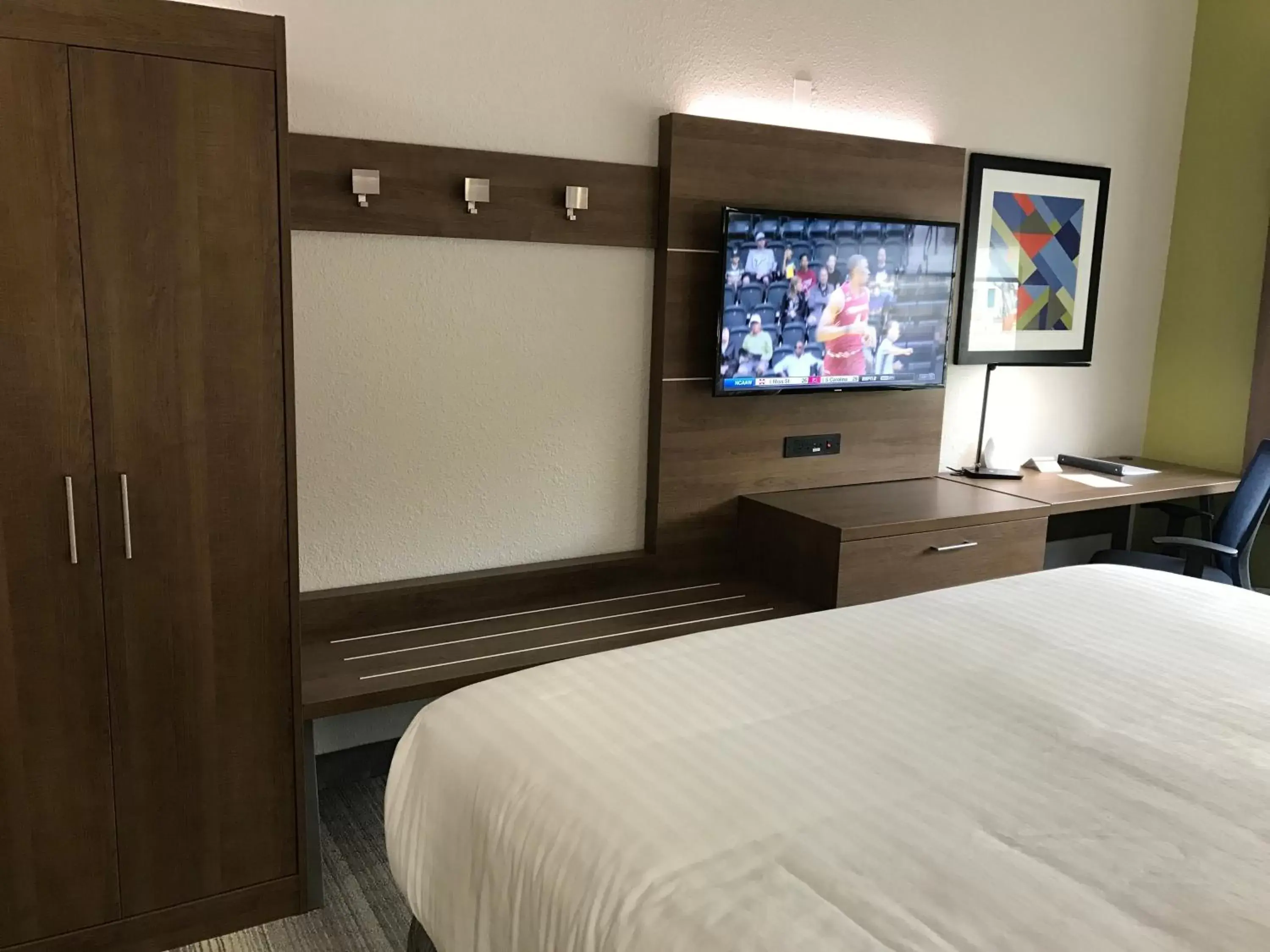 Photo of the whole room, TV/Entertainment Center in Holiday Inn Express - Naples South - I-75, an IHG Hotel