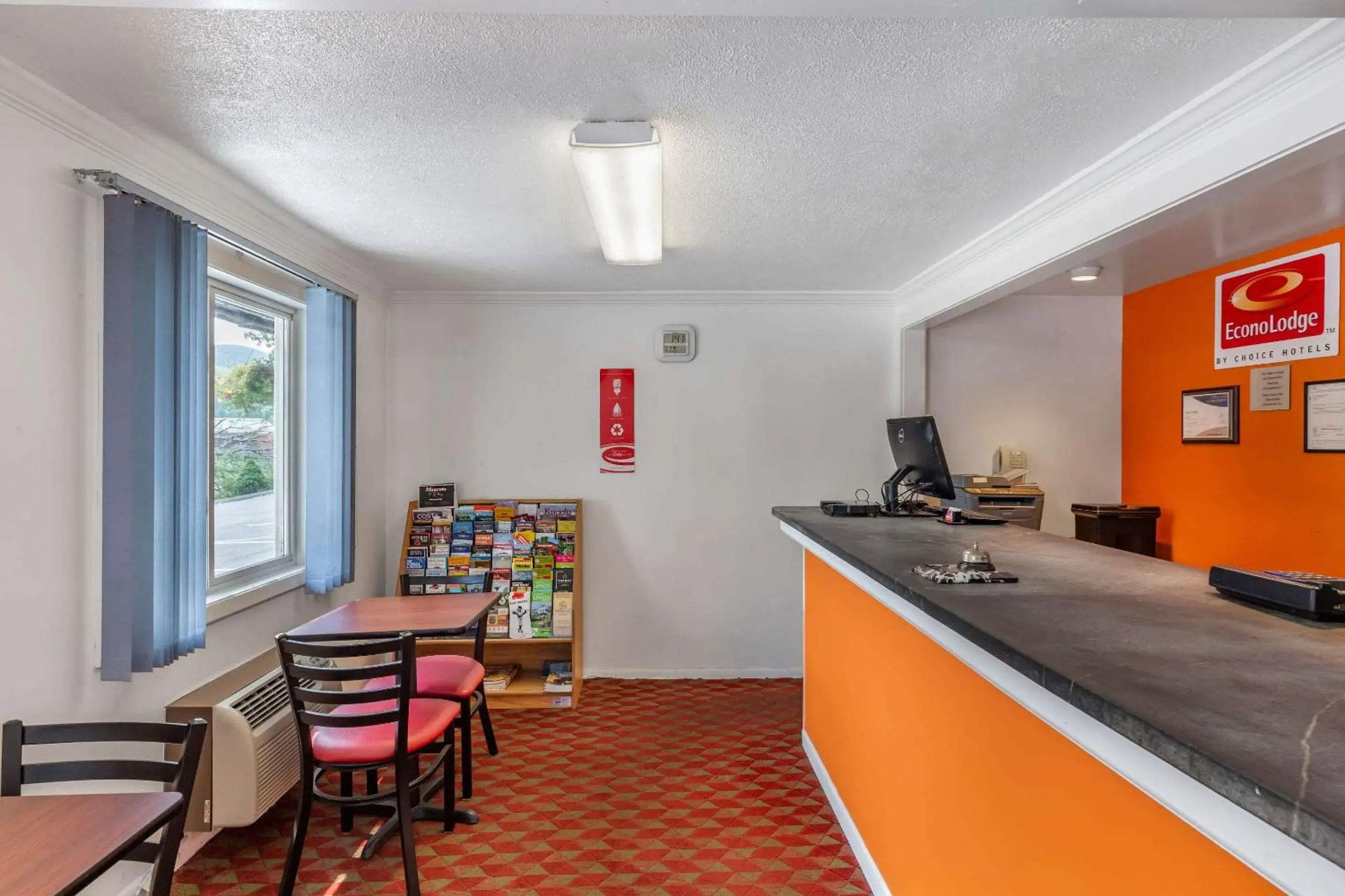 Lobby or reception in Econo Lodge Lee - Great Barrington