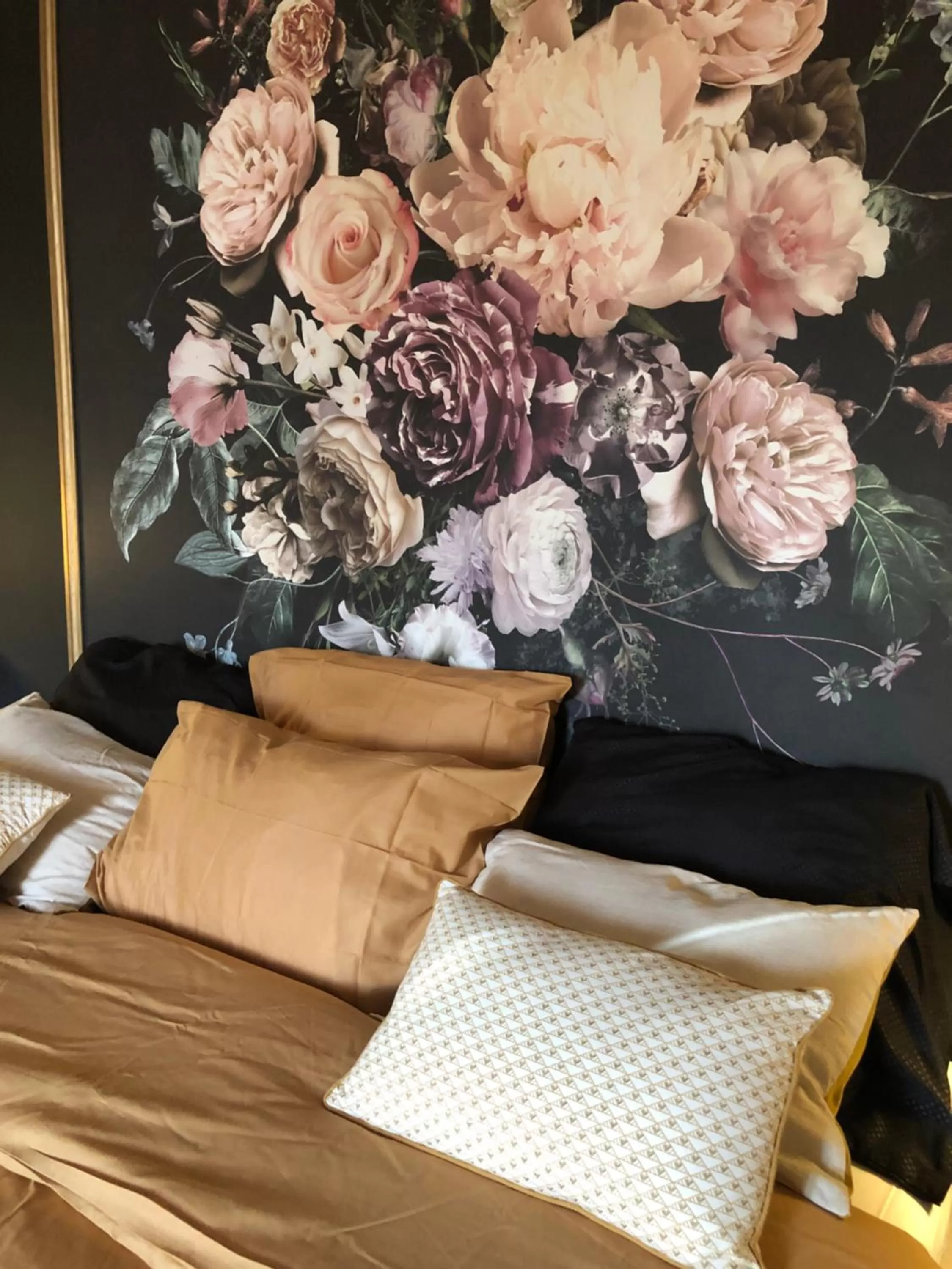 Decorative detail, Bed in Maison de la Comtesse