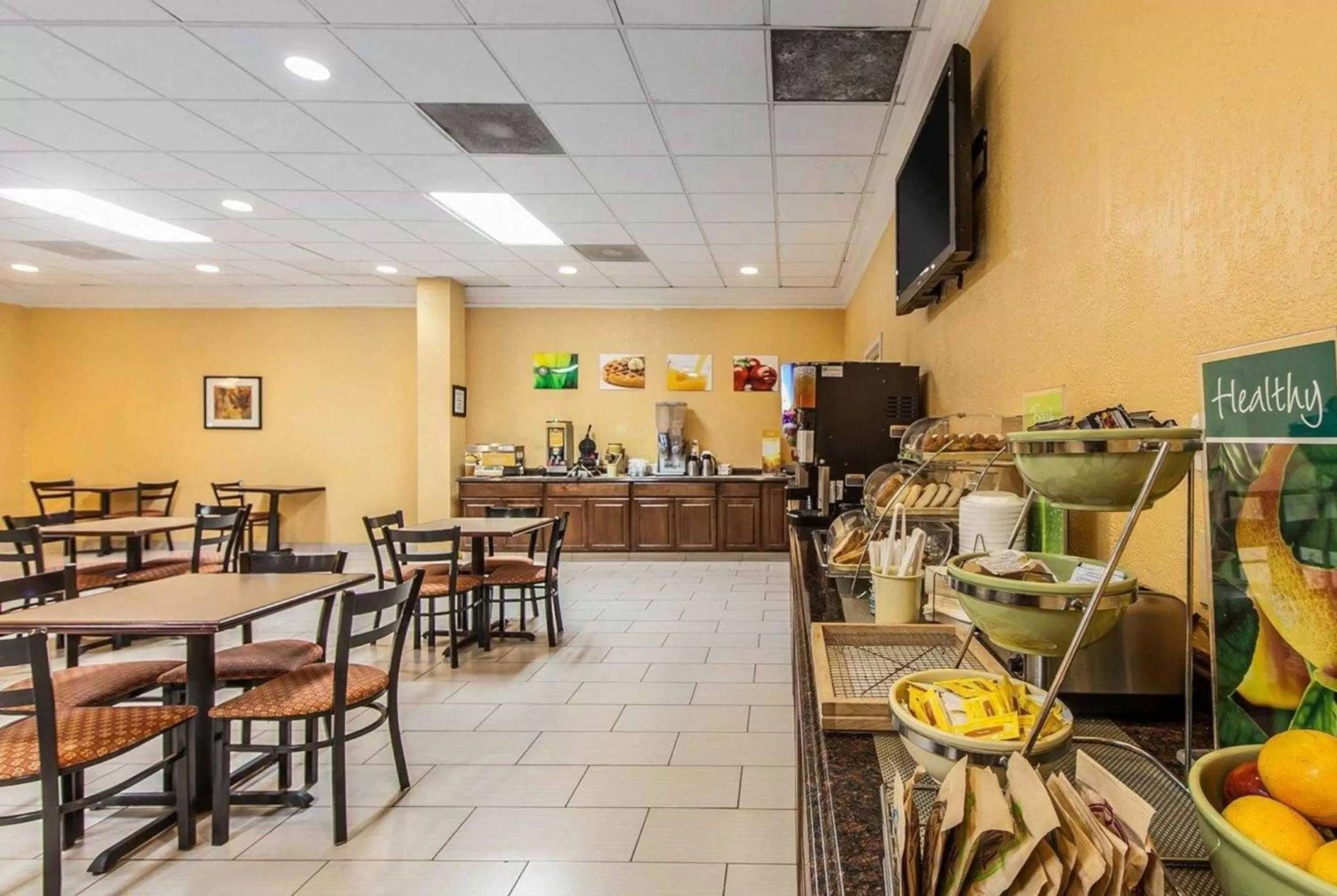 Breakfast in Wingate by Wyndham Marietta Conference Center Ohio