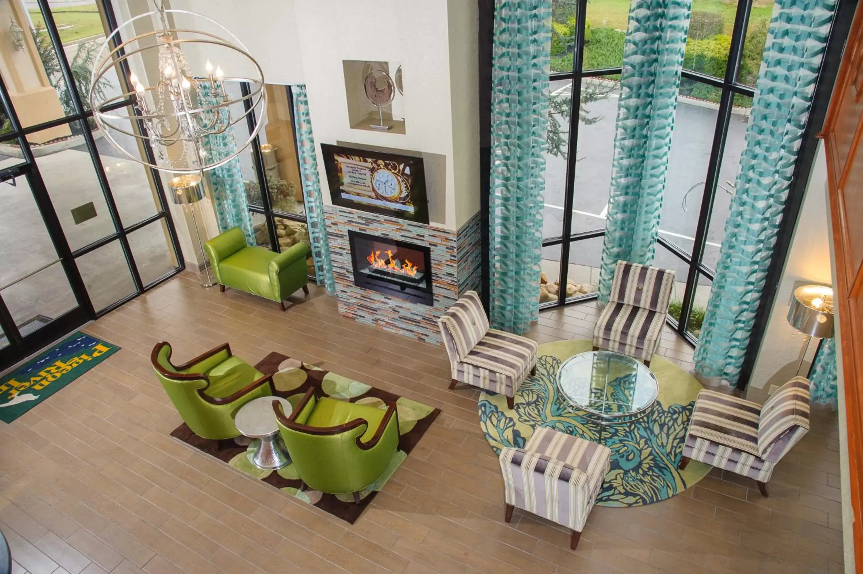 Seating area, Dining Area in Pigeon River Inn