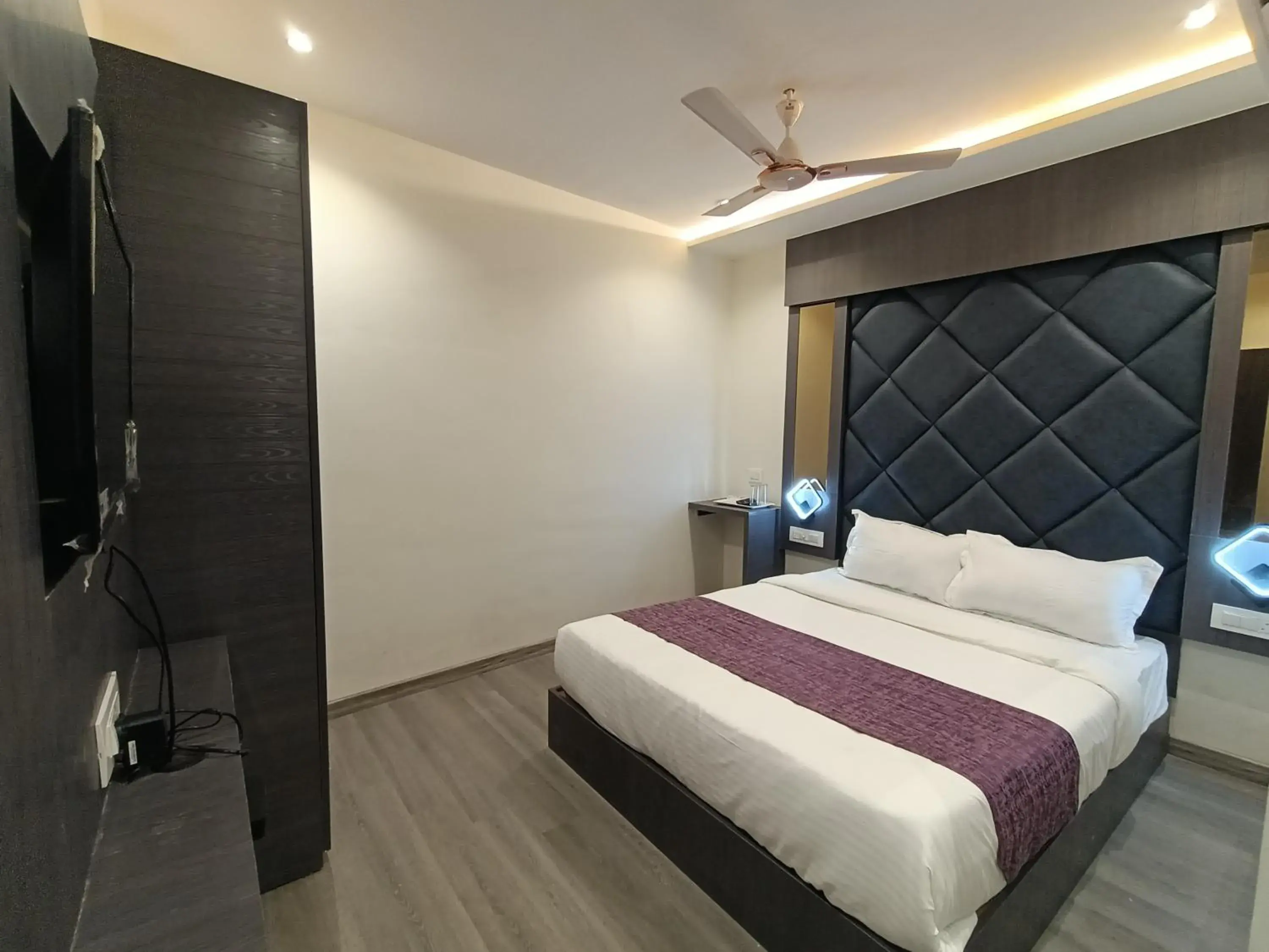 Bed in Hotel Classio Andheri