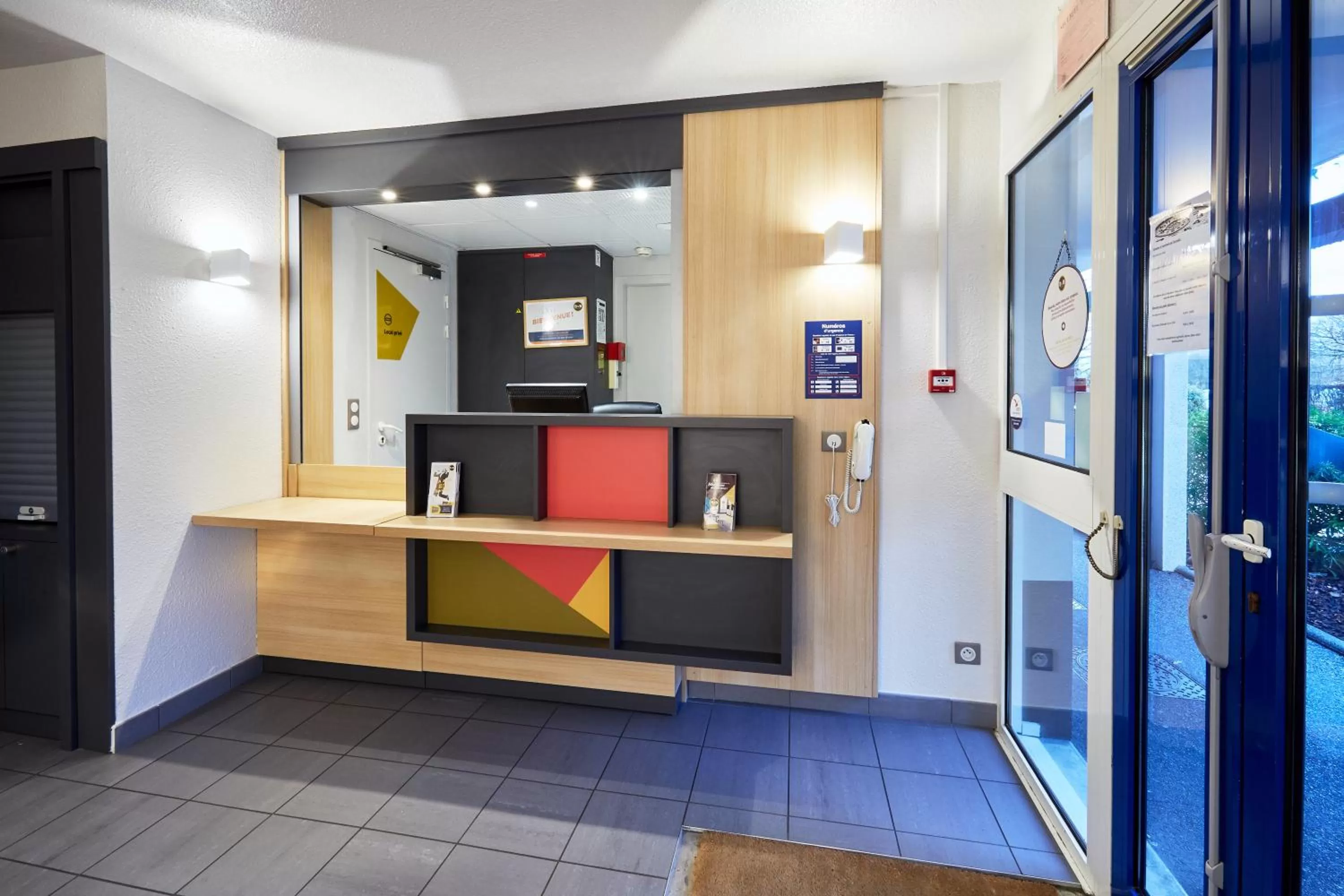 Lobby or reception in B&B HOTEL Cherbourg
