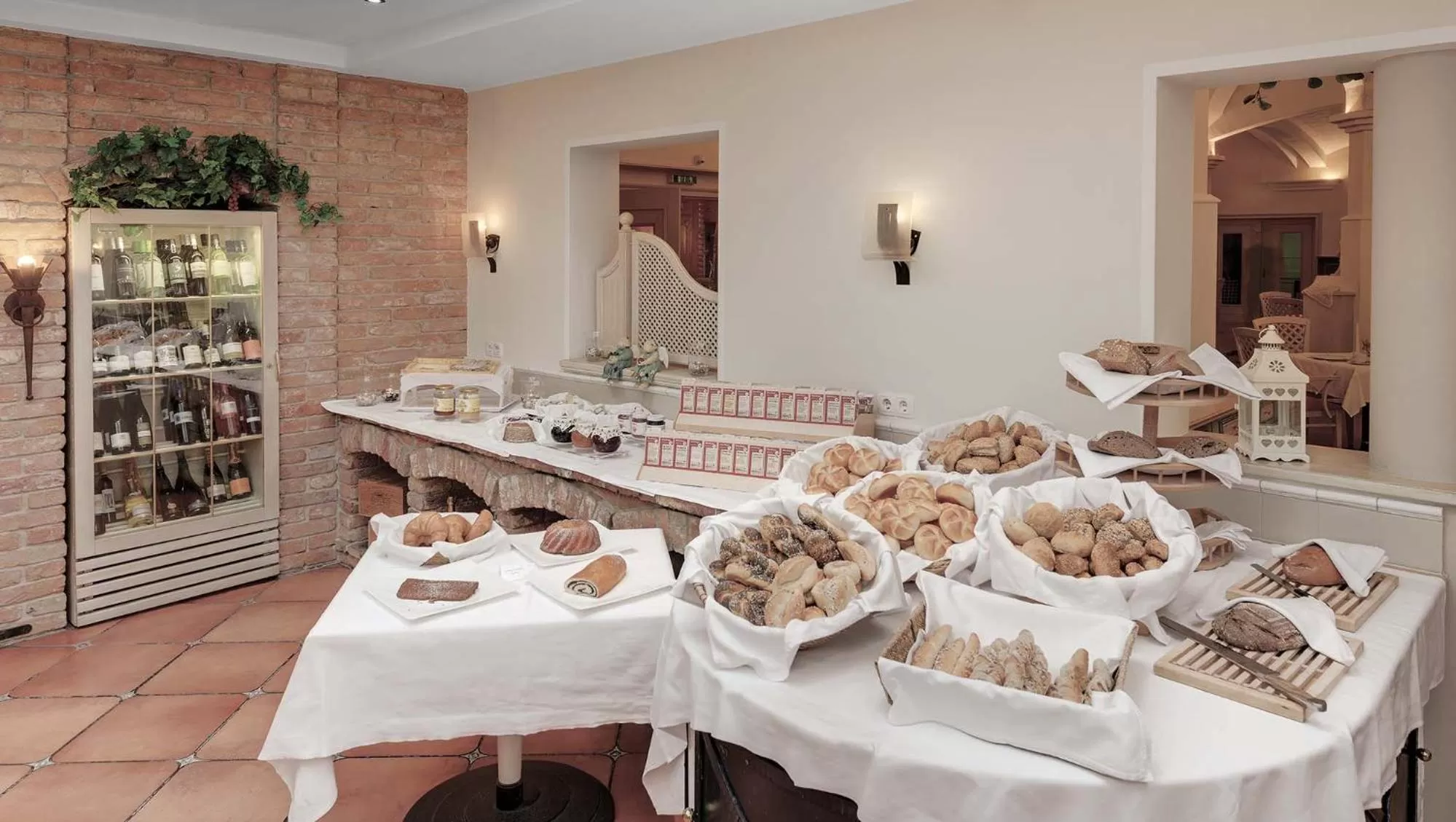 Restaurant/places to eat in Hotel Almesberger