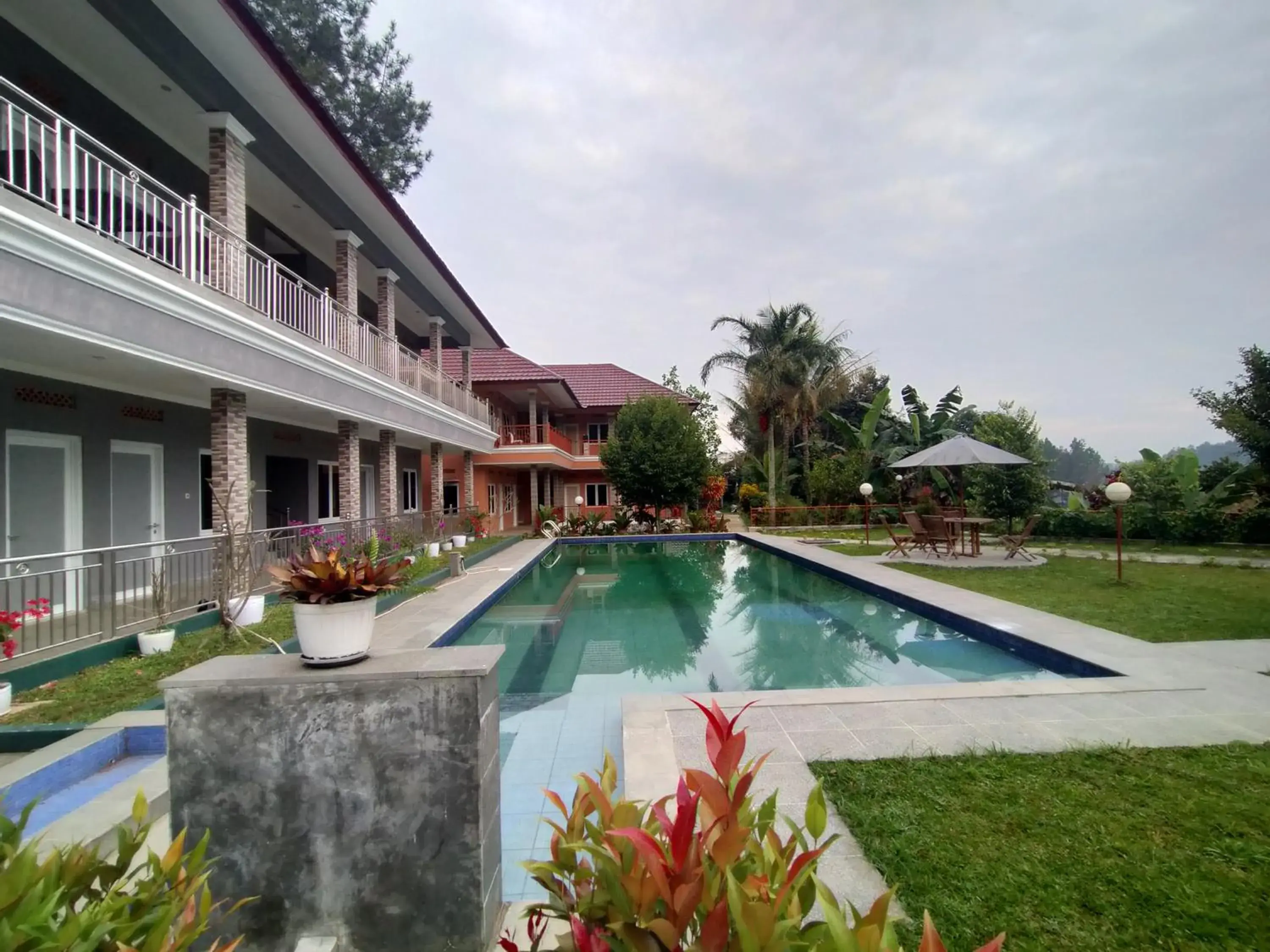 Swimming Pool in Villa Batu Tua Puncak