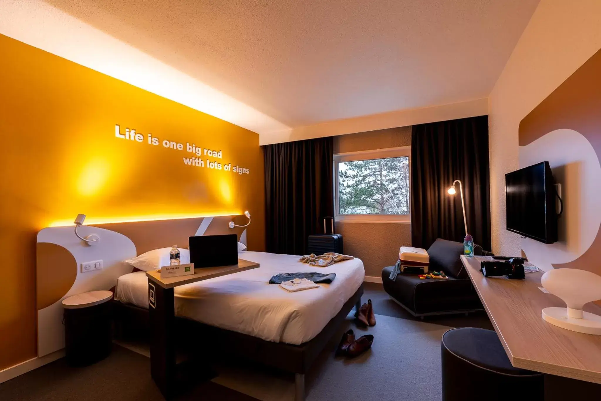 Photo of the whole room in ibis Styles Beauvais