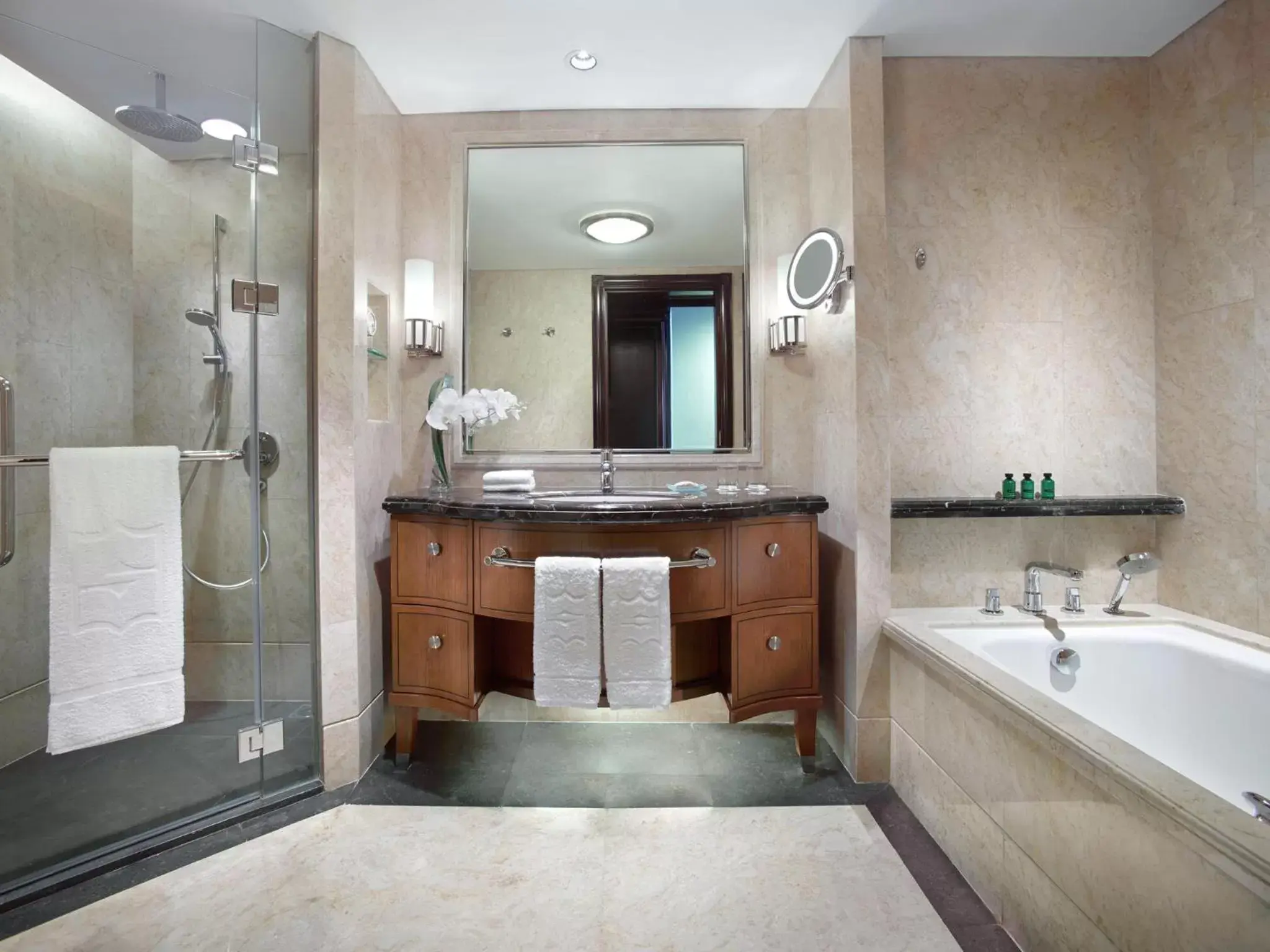 Shower, Bathroom in Shangri-La Jakarta