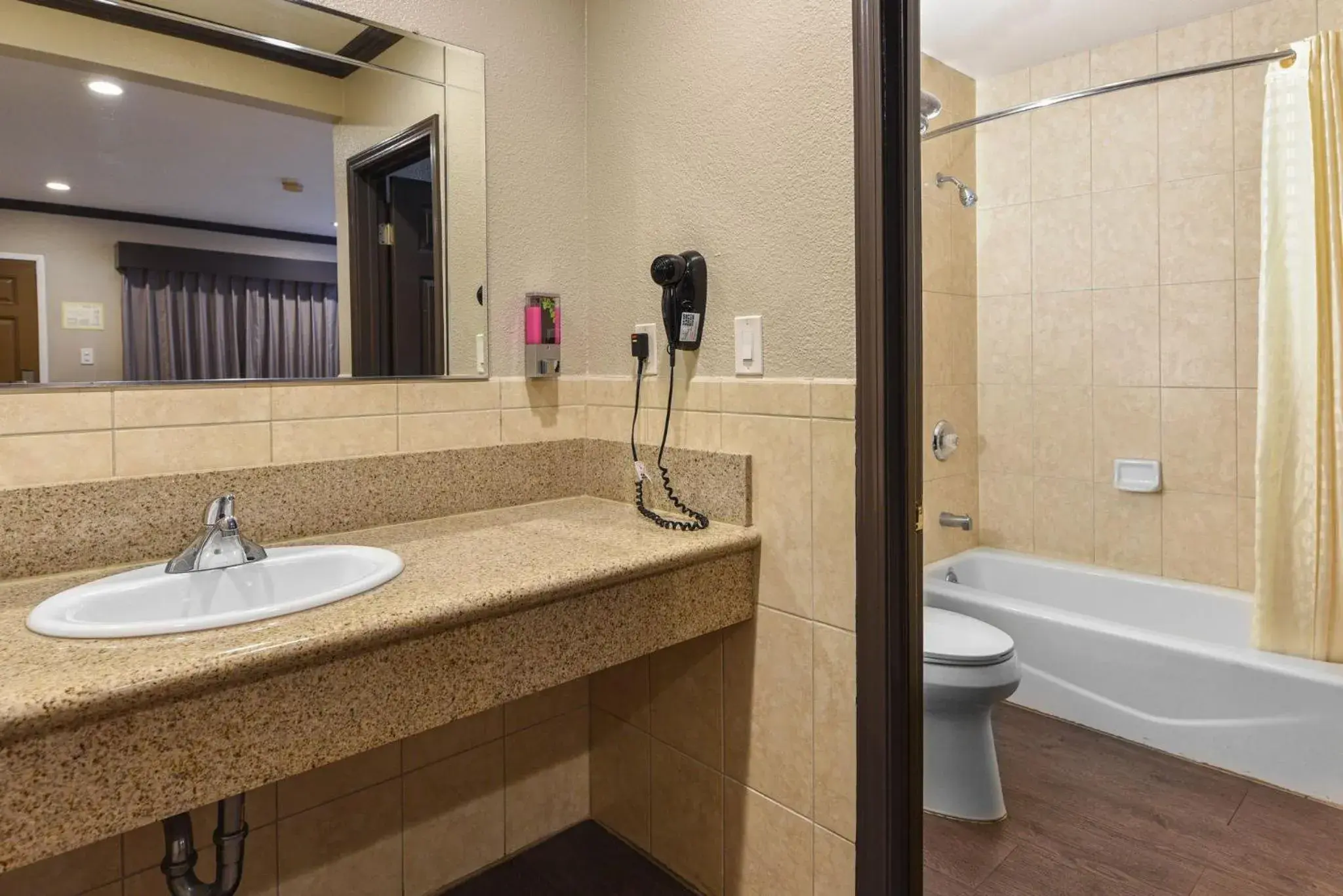 Bathroom in Oak Park Motel