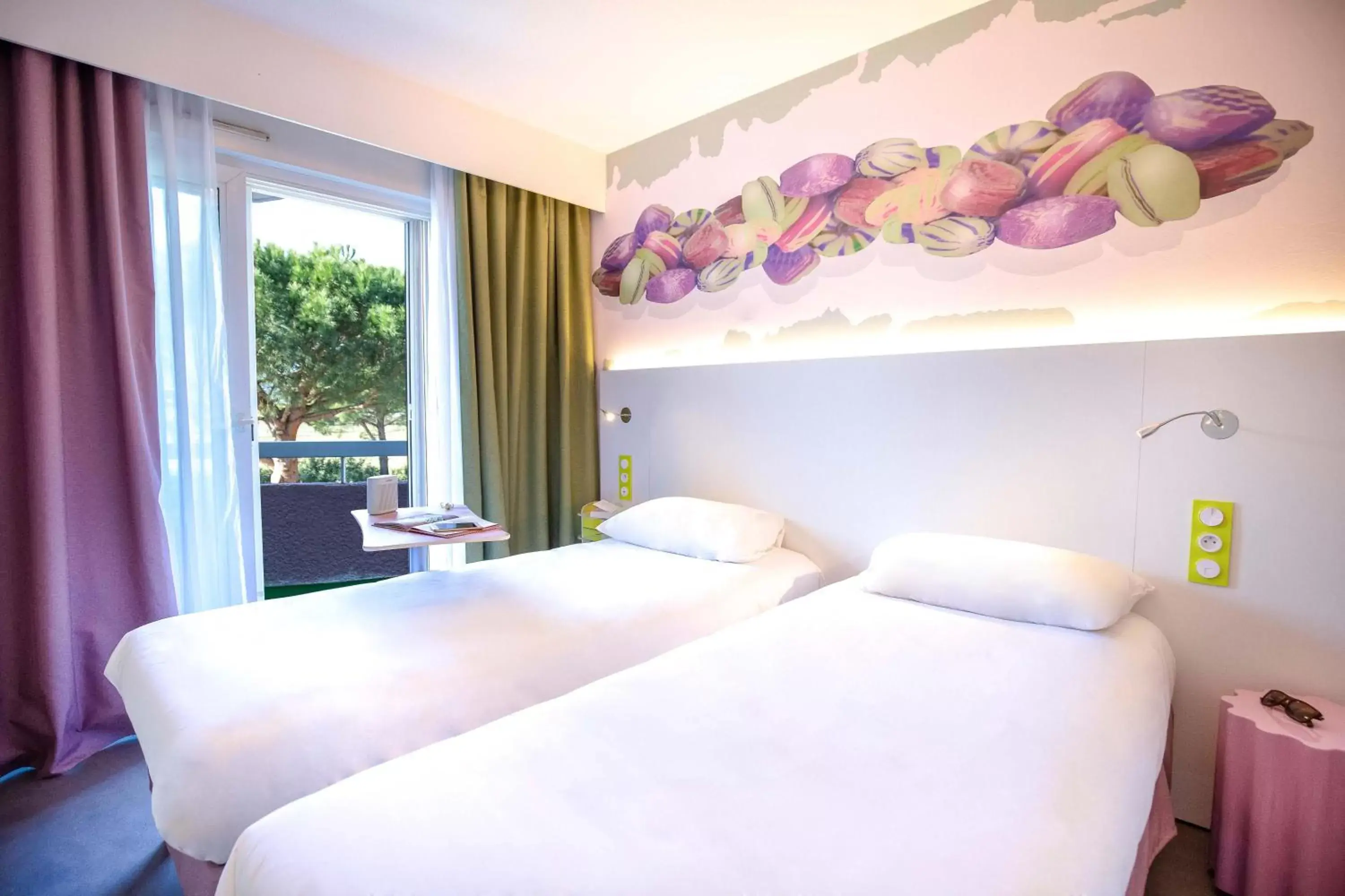 Photo of the whole room, Bed in ibis Styles Fréjus St Raphael