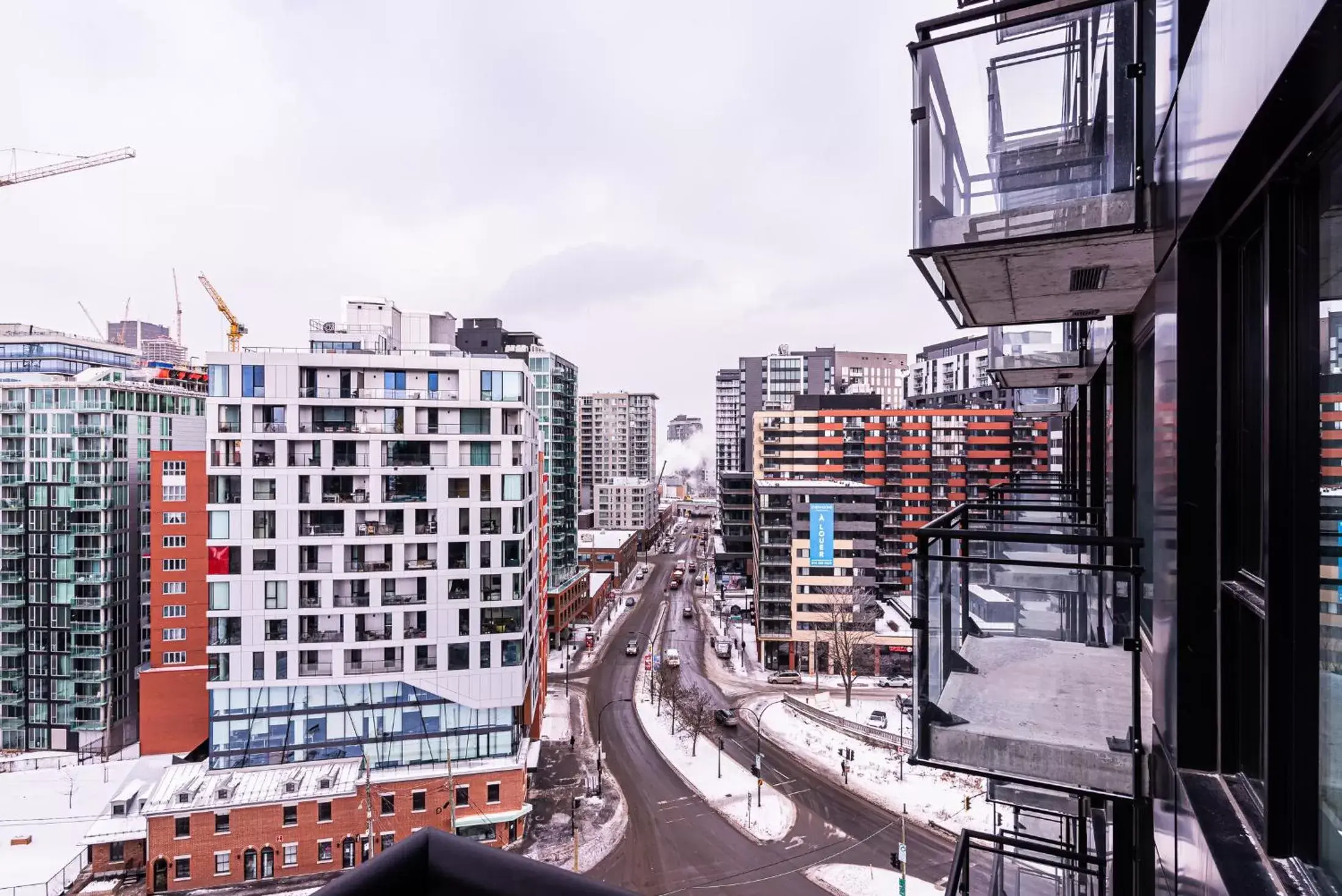 Street view in WRFY Griffintown Apartment