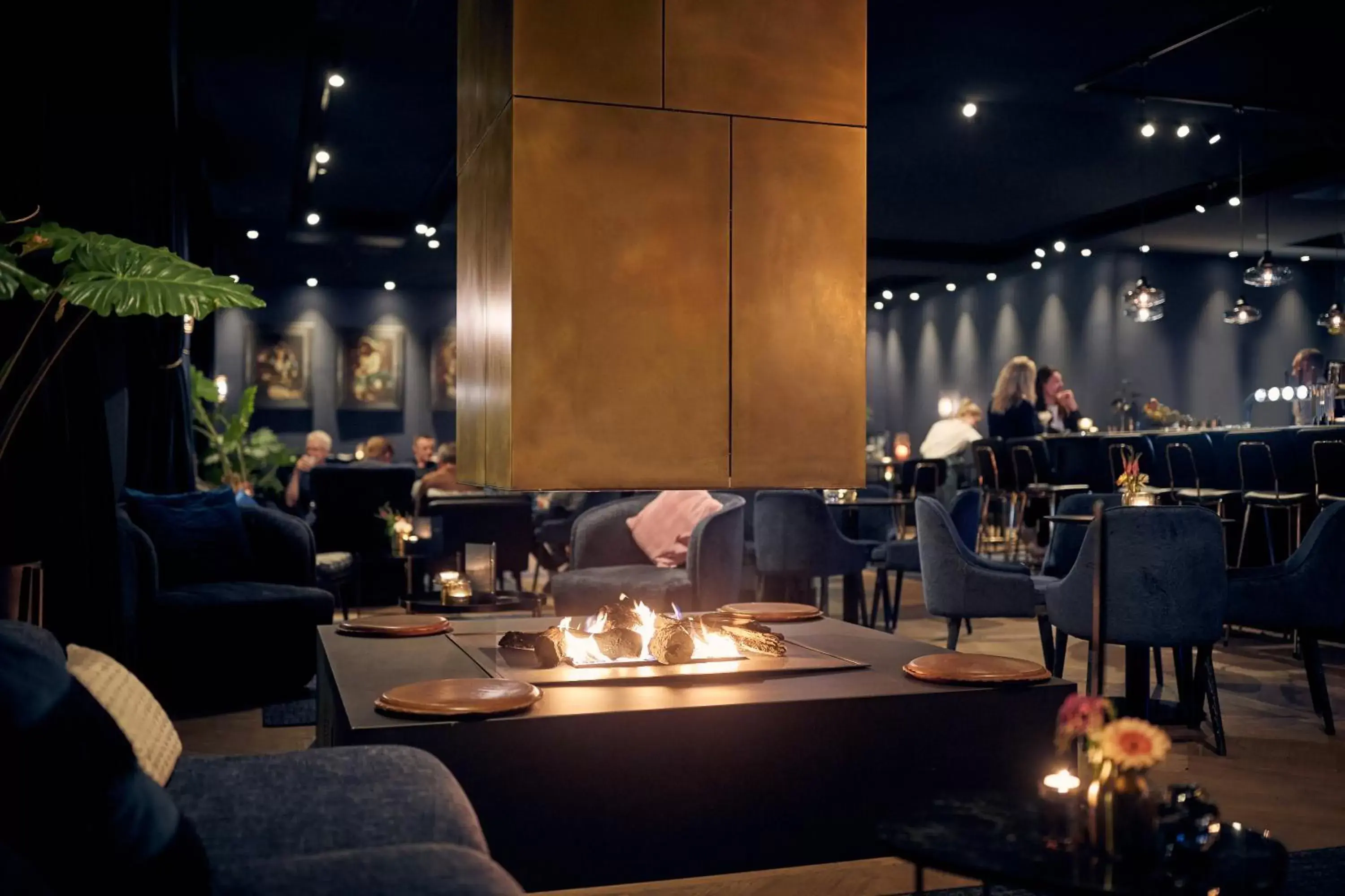 Lounge or bar, Restaurant/Places to Eat in Van der Valk Hotel Amsterdam - Amstel