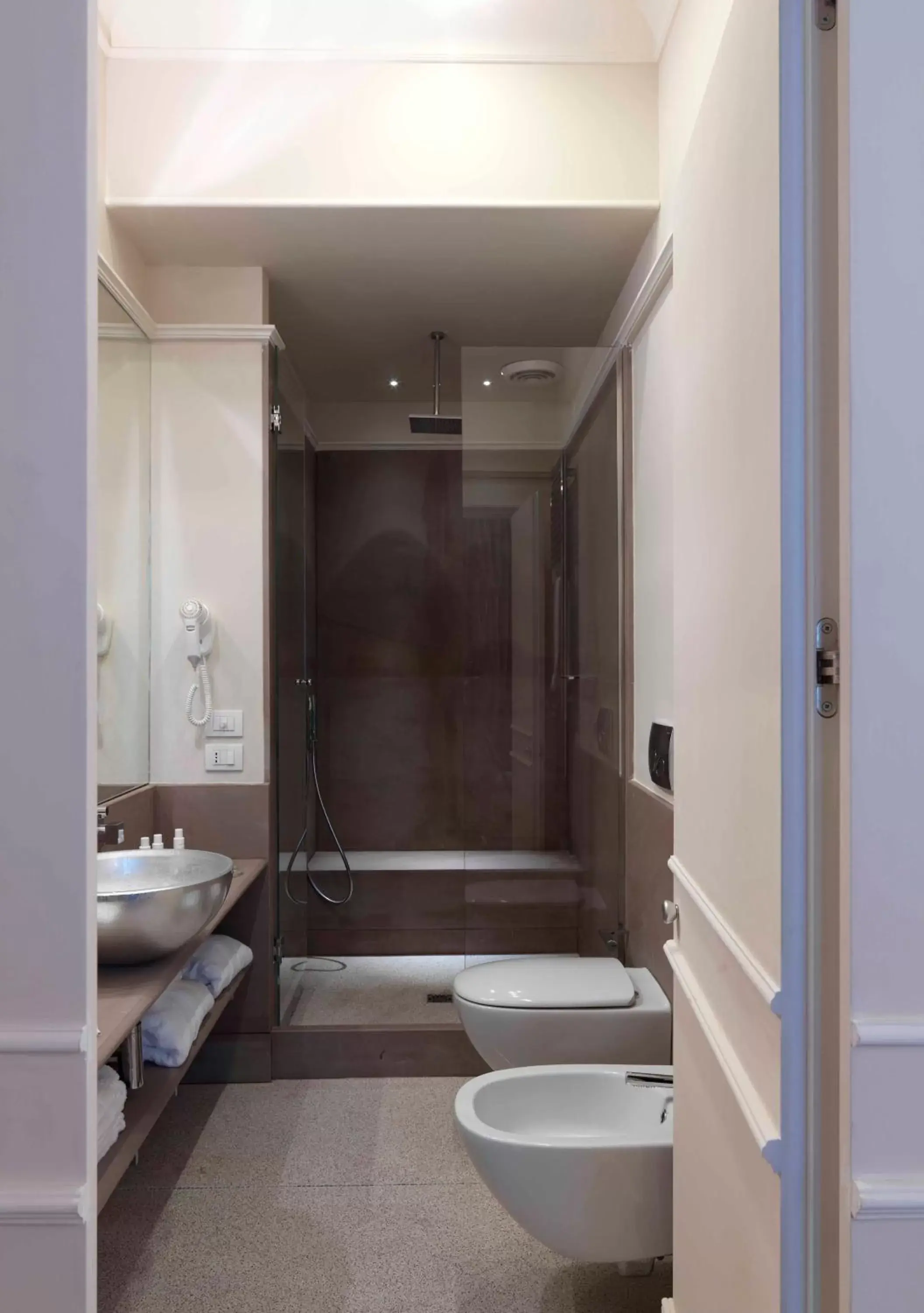 Shower, Bathroom in Brunelleschi Hotel