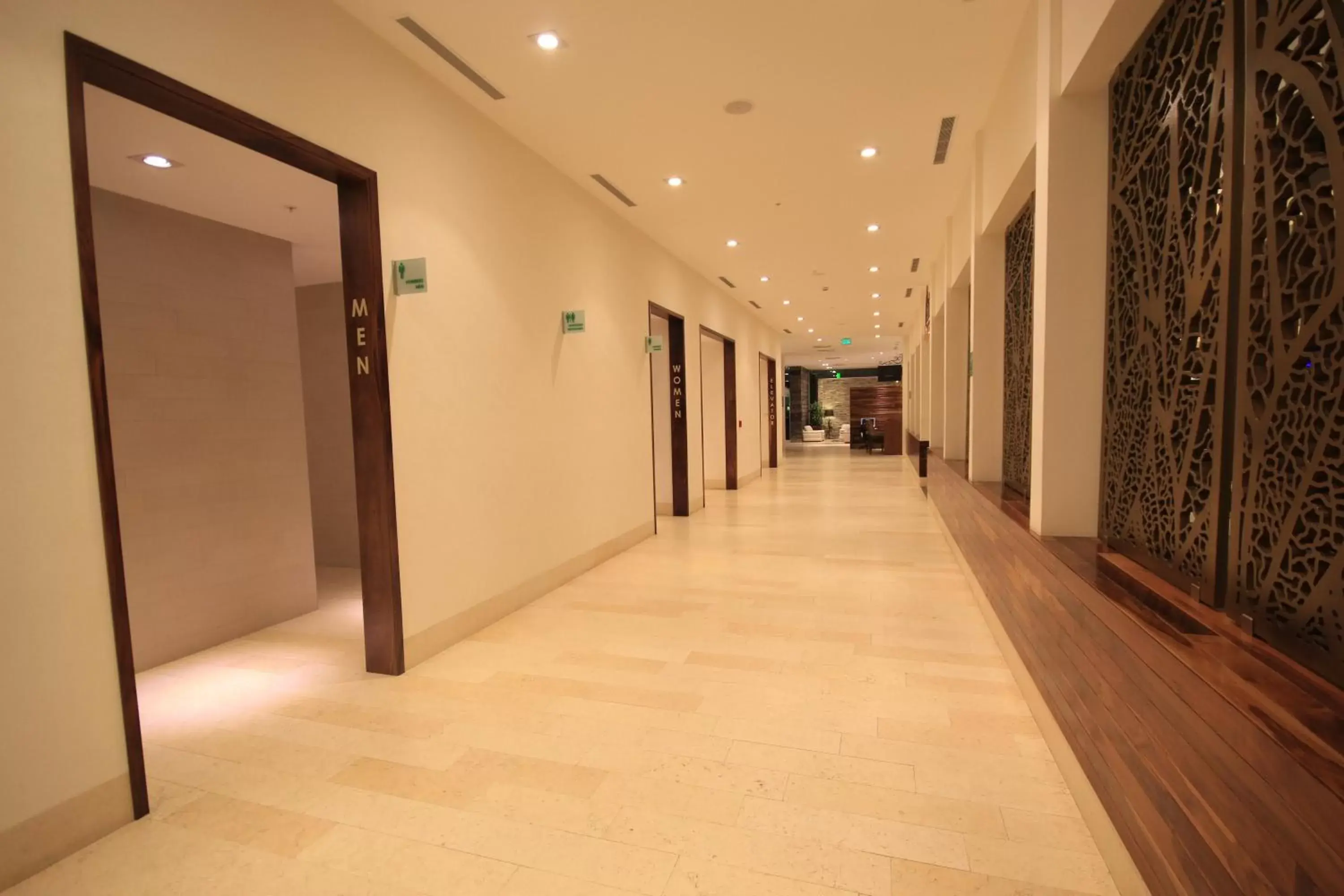 Lobby or reception in Holiday Inn & Suites Plaza Mayor, an IHG Hotel