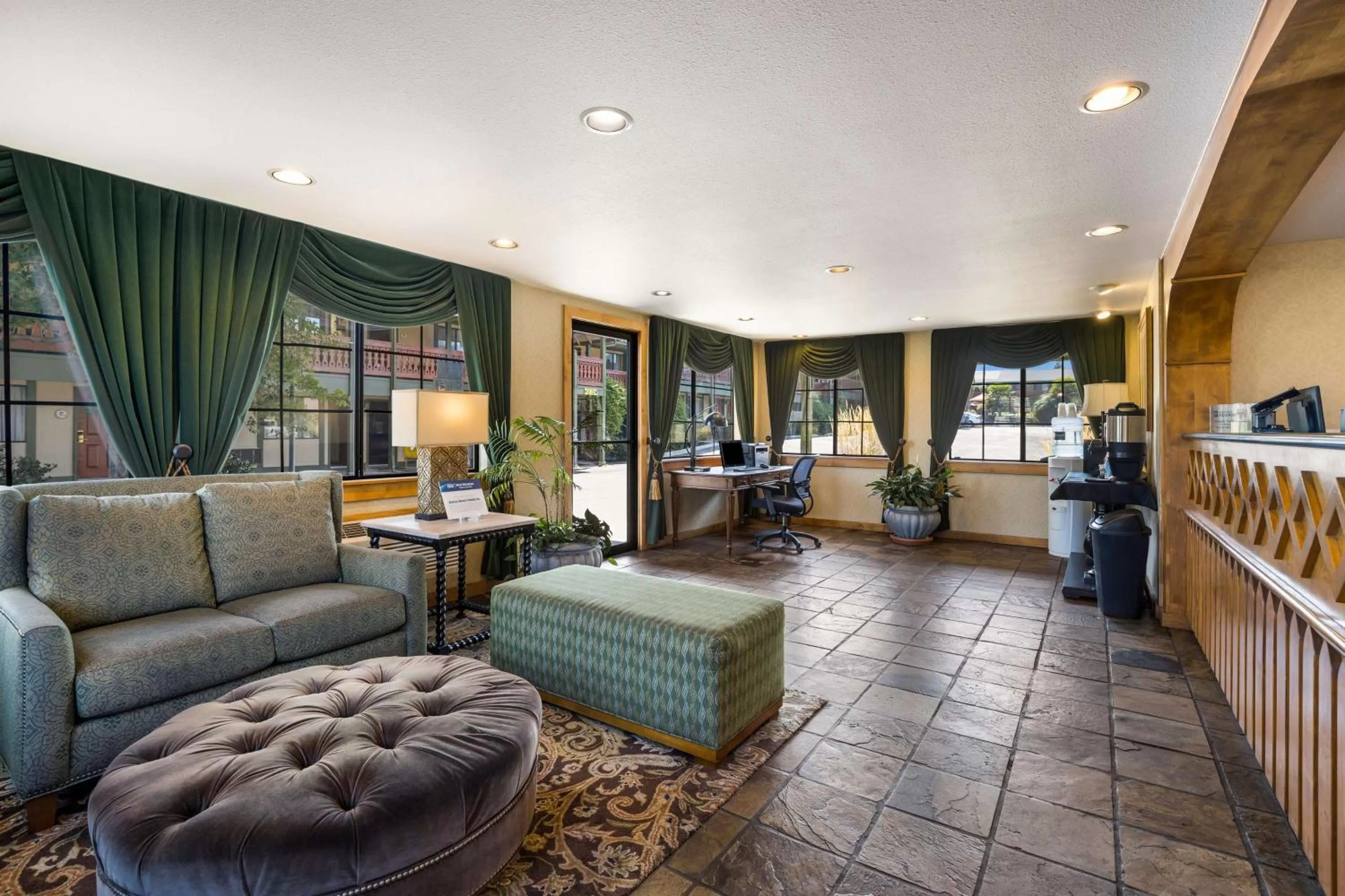 Lobby or reception in Best Western Windsor Inn
