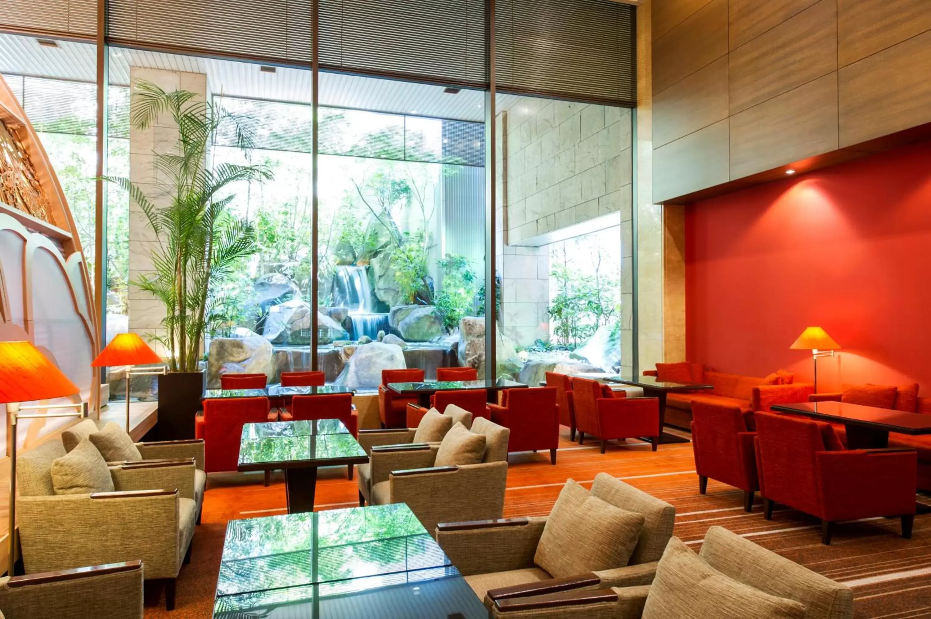 Lounge or bar in ANA Crowne Plaza Hiroshima, an IHG Hotel