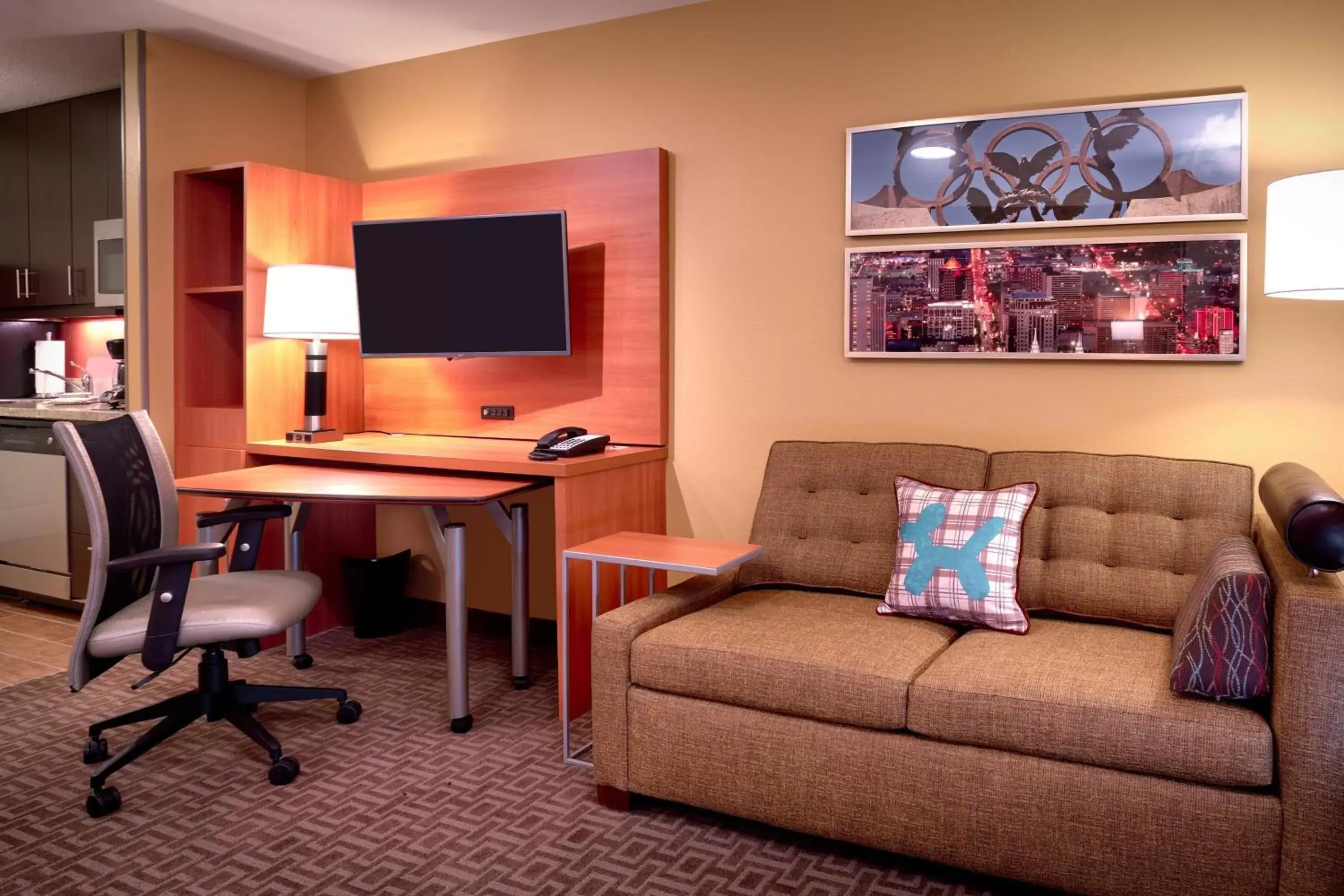 Bedroom, TV/Entertainment Center in TownePlace Suites by Marriott Salt Lake City-West Valley