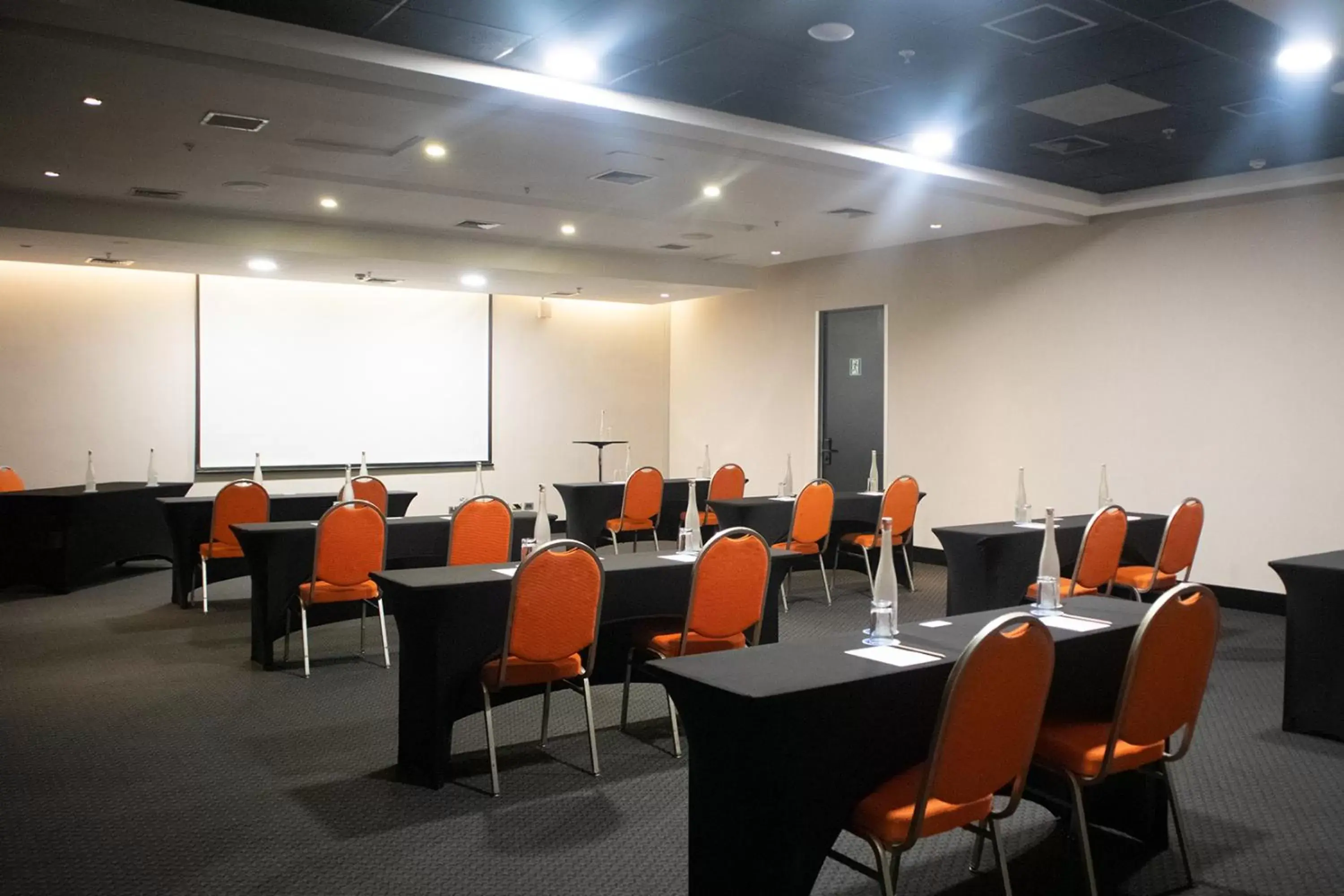 Meeting/conference room in Wyndham Santiago Pettra