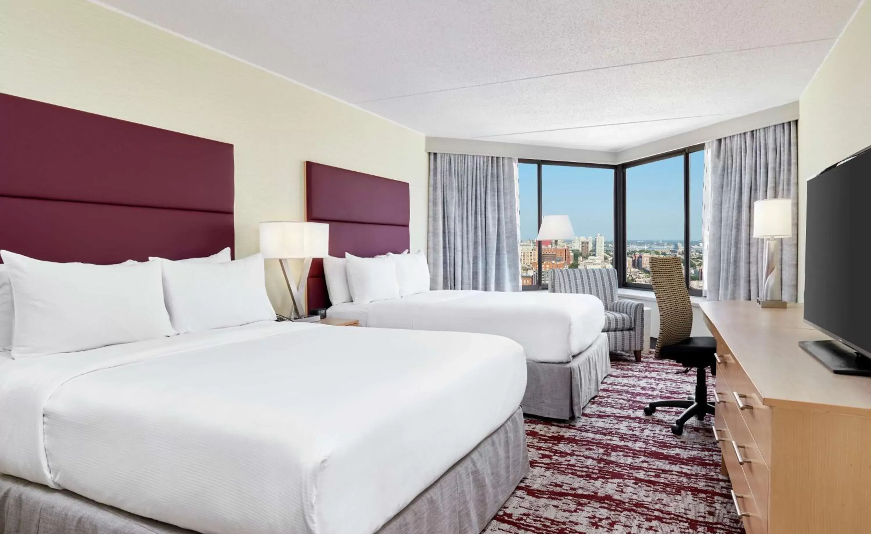 Bed in DoubleTree by Hilton Philadelphia Center City