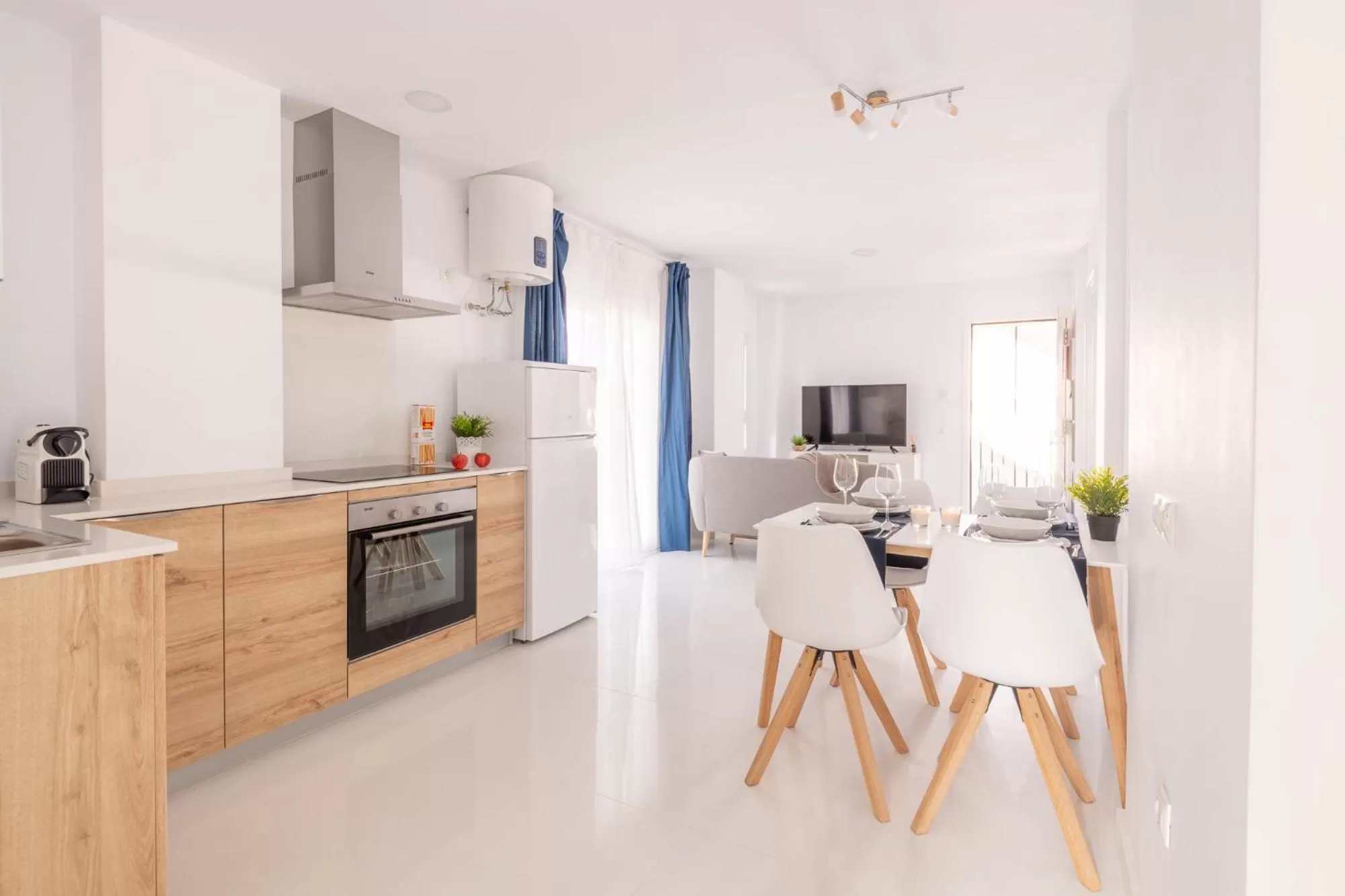 Kitchen or kitchenette in Santa Pola Apartments