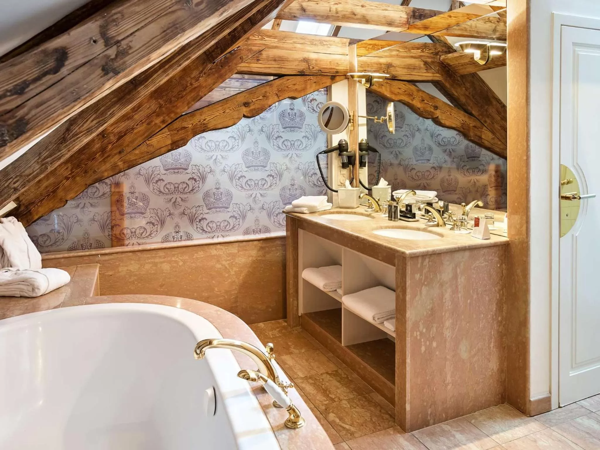 Bathroom in Radisson Blu Hotel Altstadt