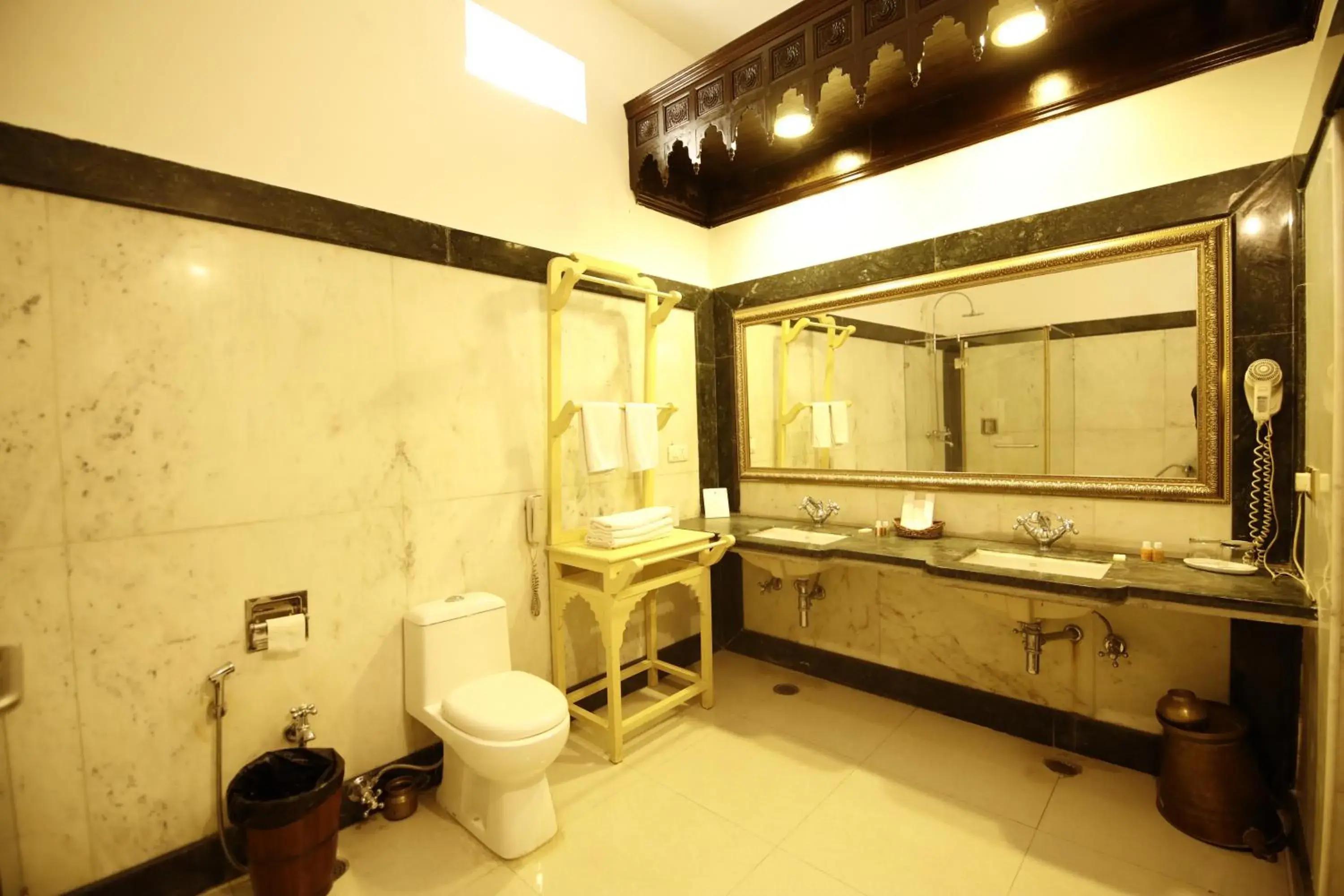 Bathroom in Hotel Narain Niwas Palace