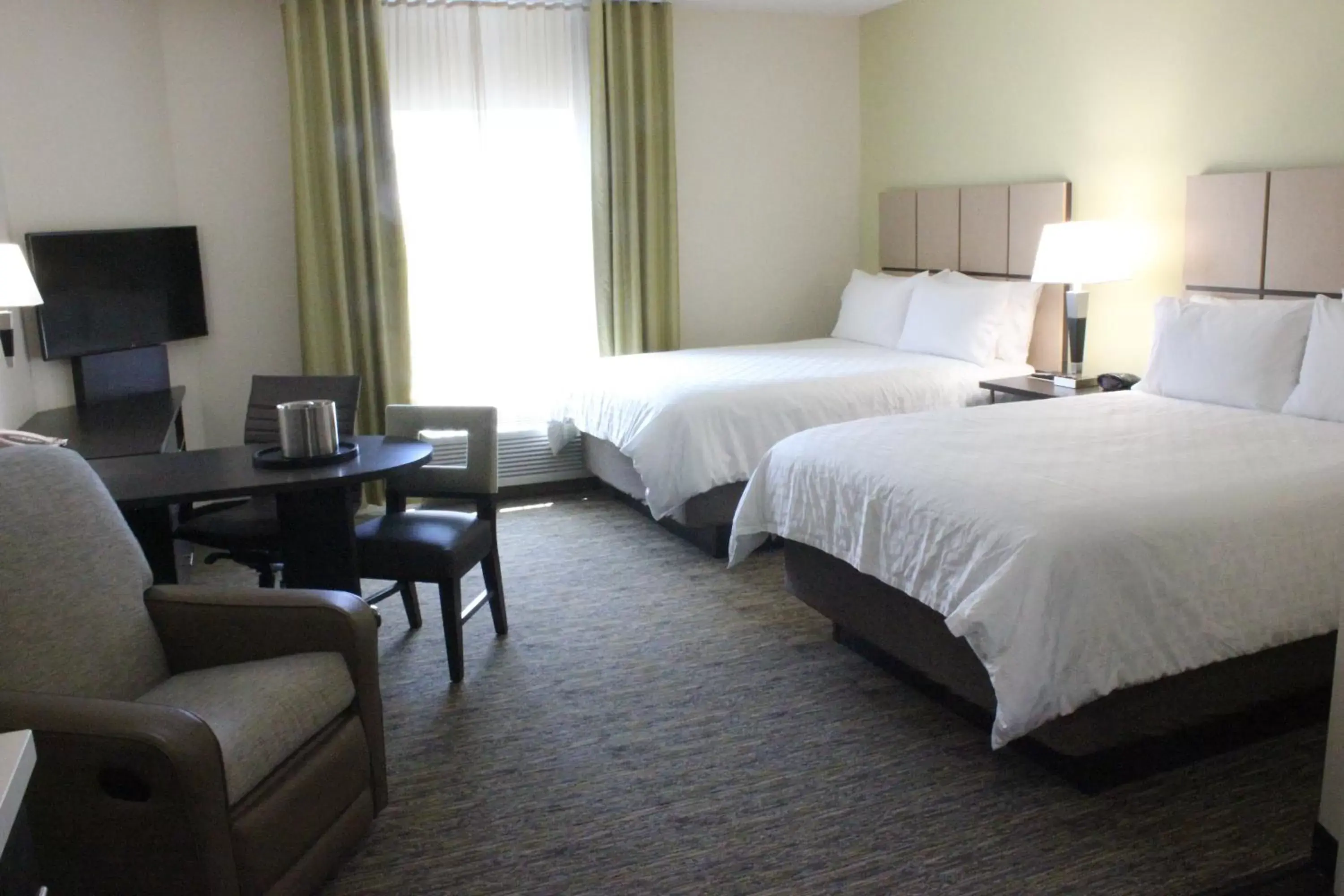 Photo of the whole room, Bed in Candlewood Suites Valdosta Mall, an IHG Hotel