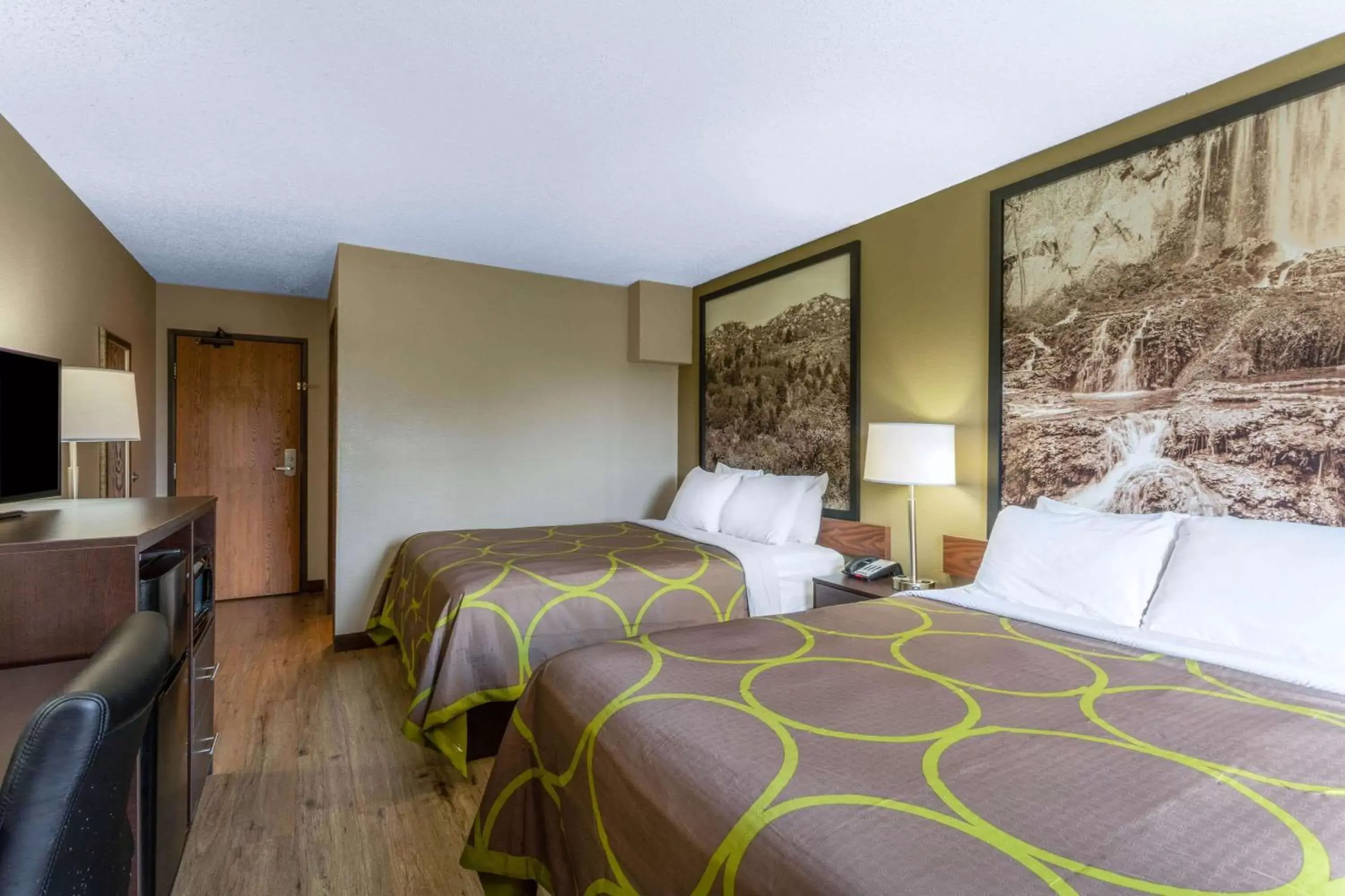 Photo of the whole room, Bed in Super 8 by Wyndham Abingdon VA Photo of the whole room, Bed in Super 8 by Wyndham Abingdon VA