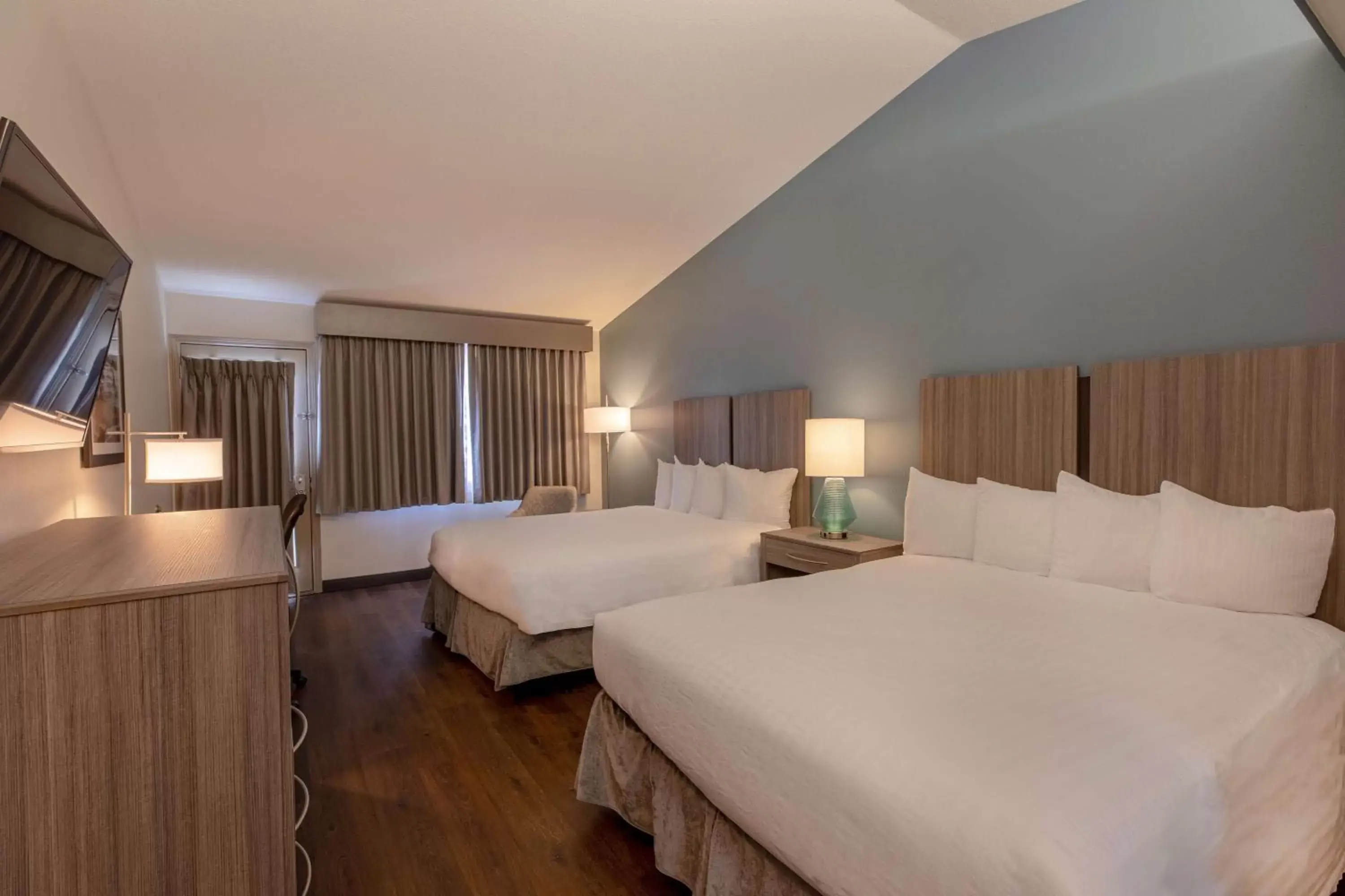 Photo of the whole room, Bed in Best Western Inn at Face Rock Photo of the whole room, Bed in Best Western Inn at Face Rock