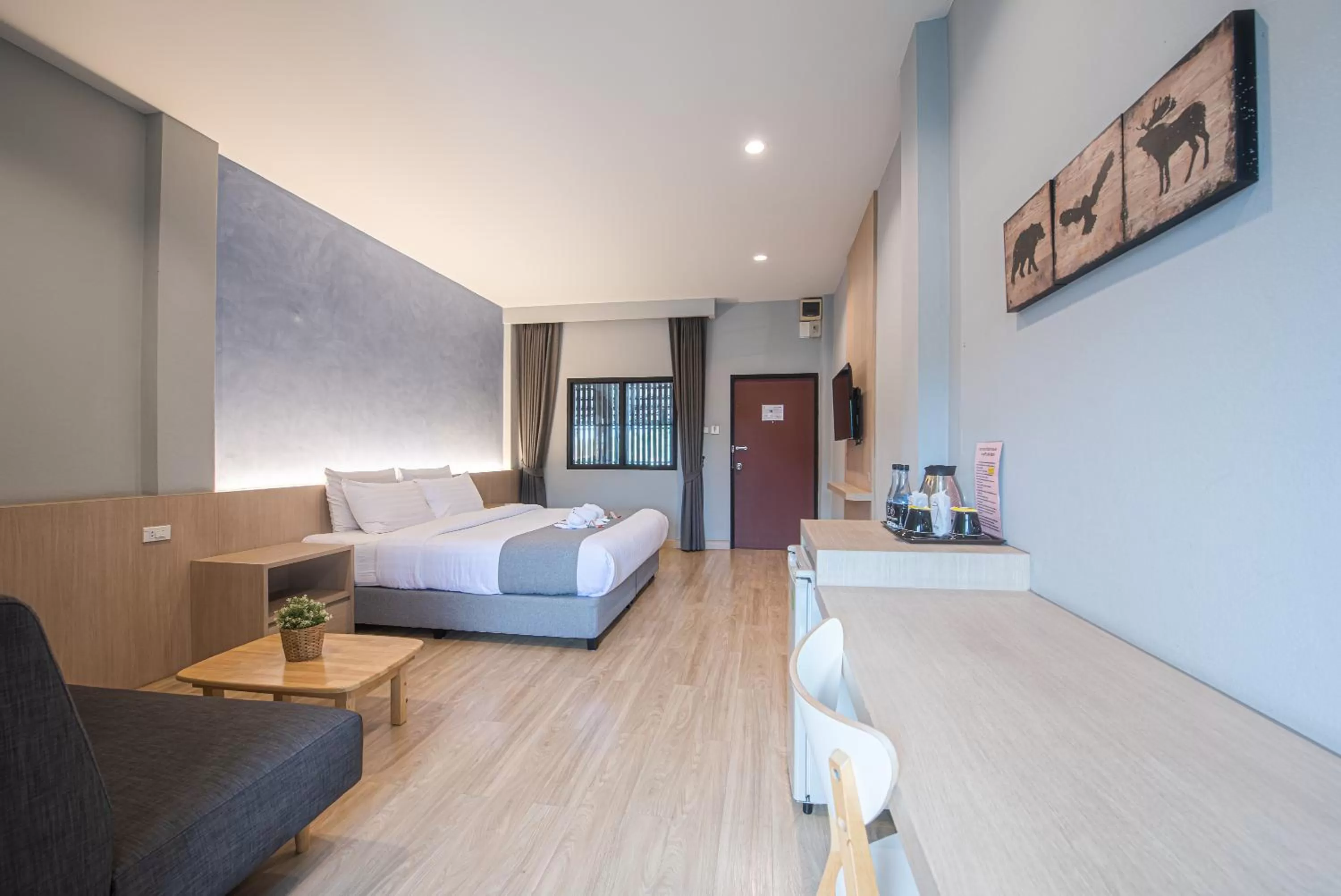 Photo of the whole room, Bed in Tarnsiri Boutique Resort