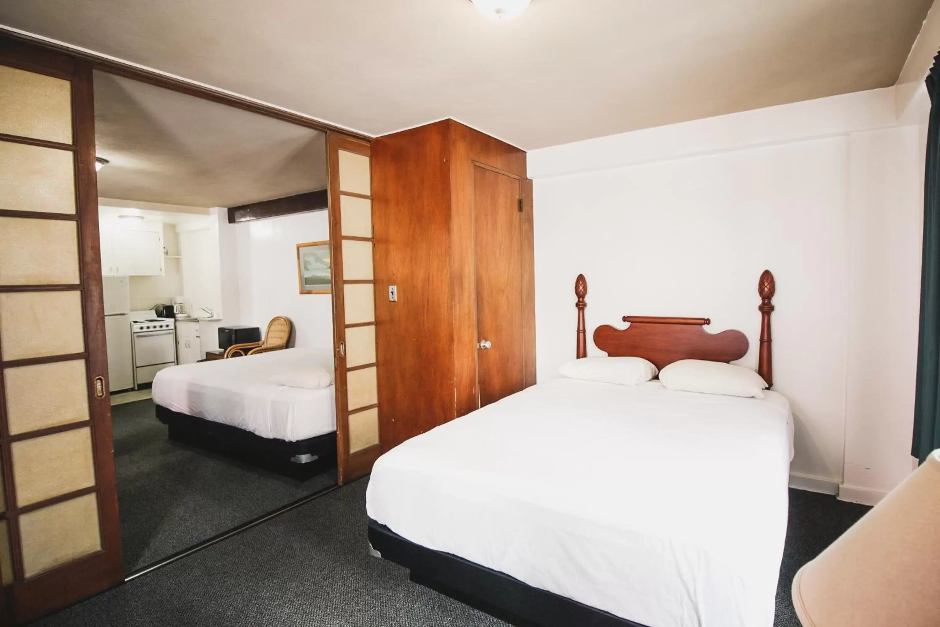 Bed in Royal Grove Waikiki Bed in Royal Grove Waikiki