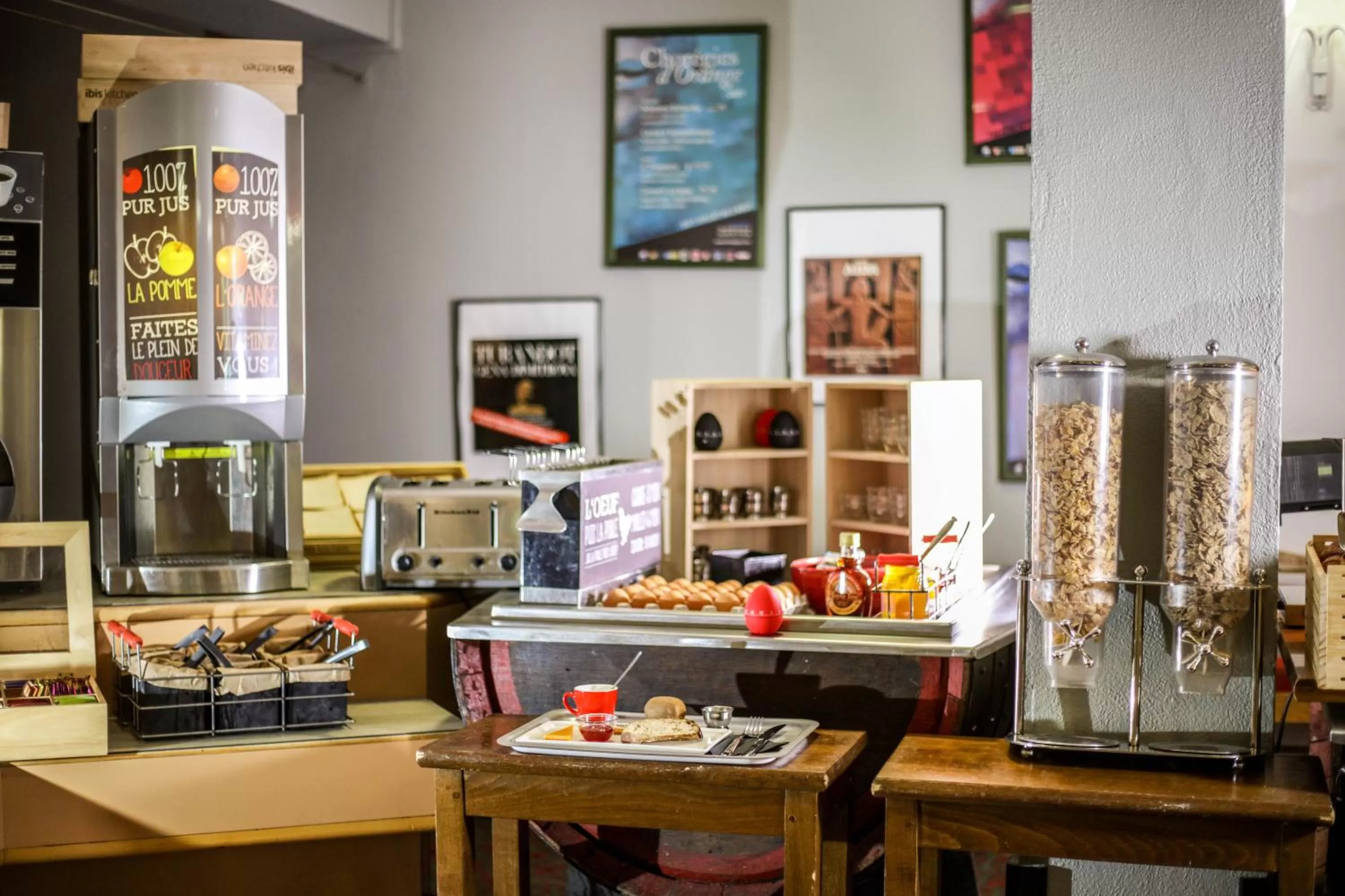 Restaurant/places to eat in ibis Orange Centre