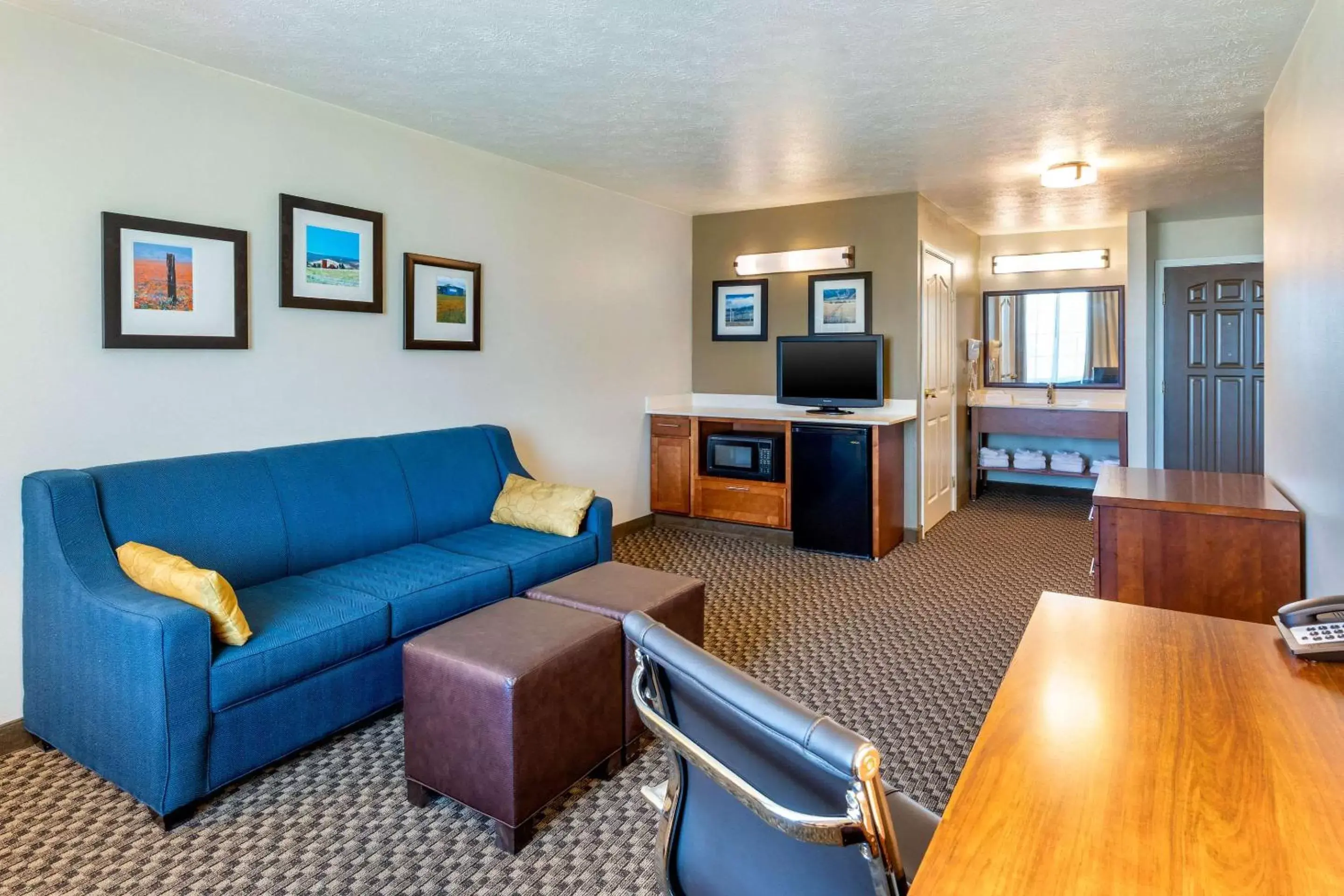 Photo of the whole room, Seating Area in Comfort Inn & Suites Lancaster Antelope Valley