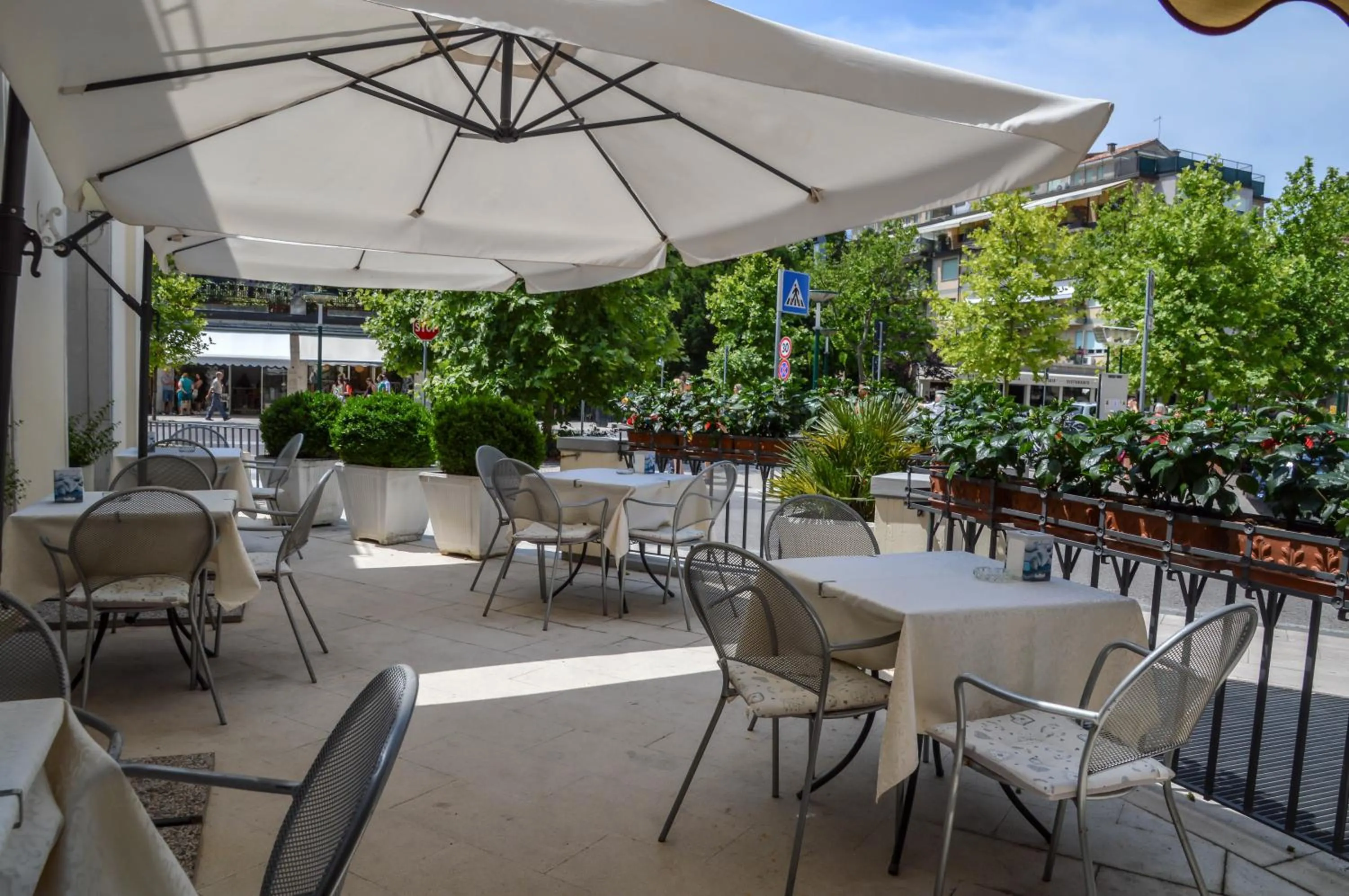 Patio in Hotel Le Boulevard