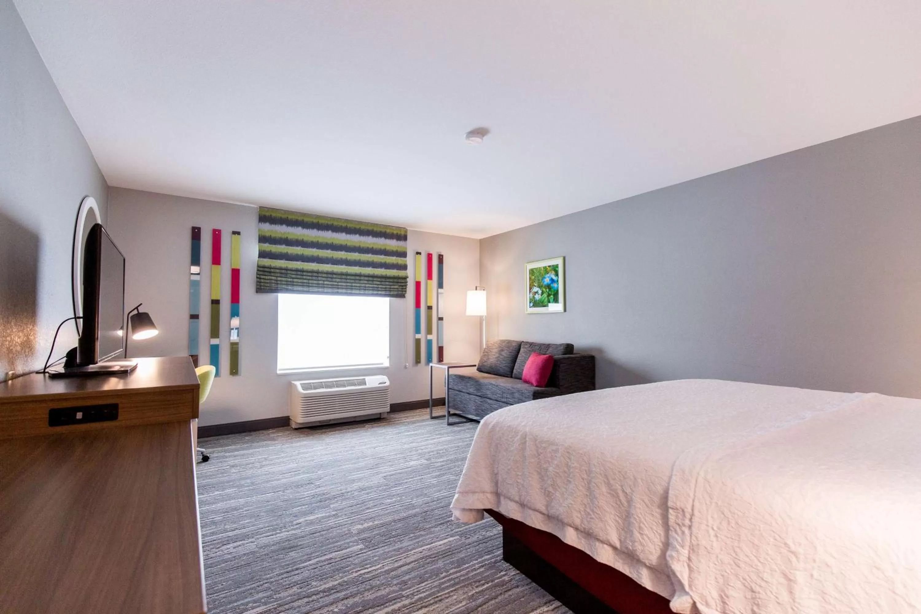 Bedroom, Bed in Hampton Inn Bismarck