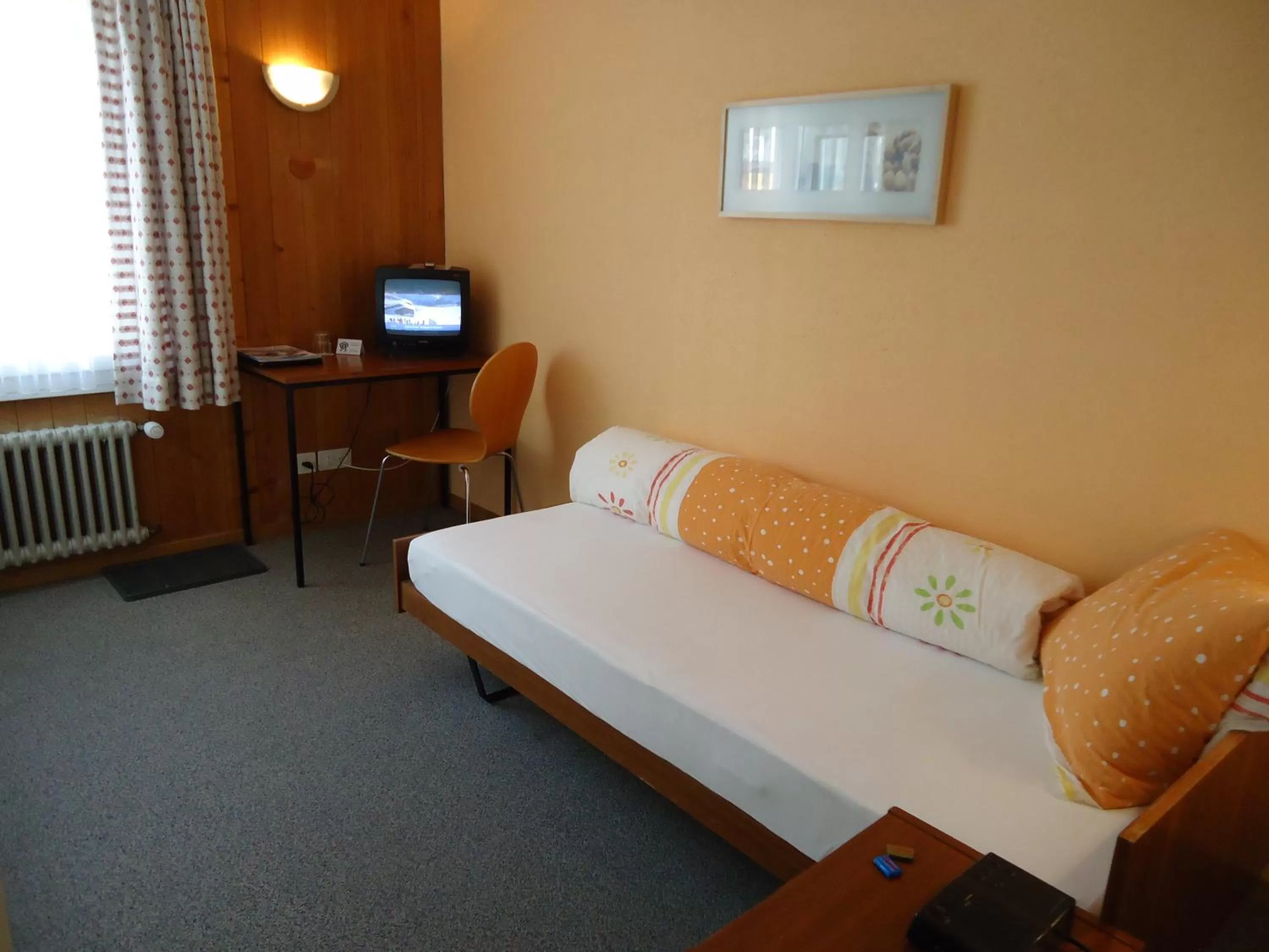 Photo of the whole room, Bed in Hotel Tschuggen