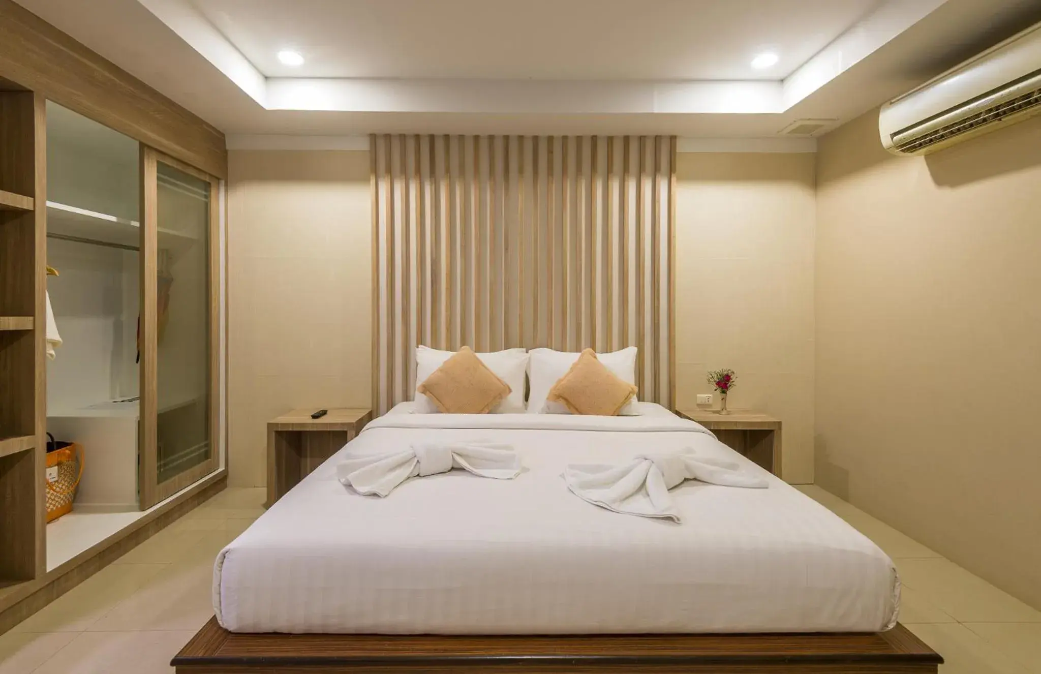 Bed in Lanta Sand Resort & Spa