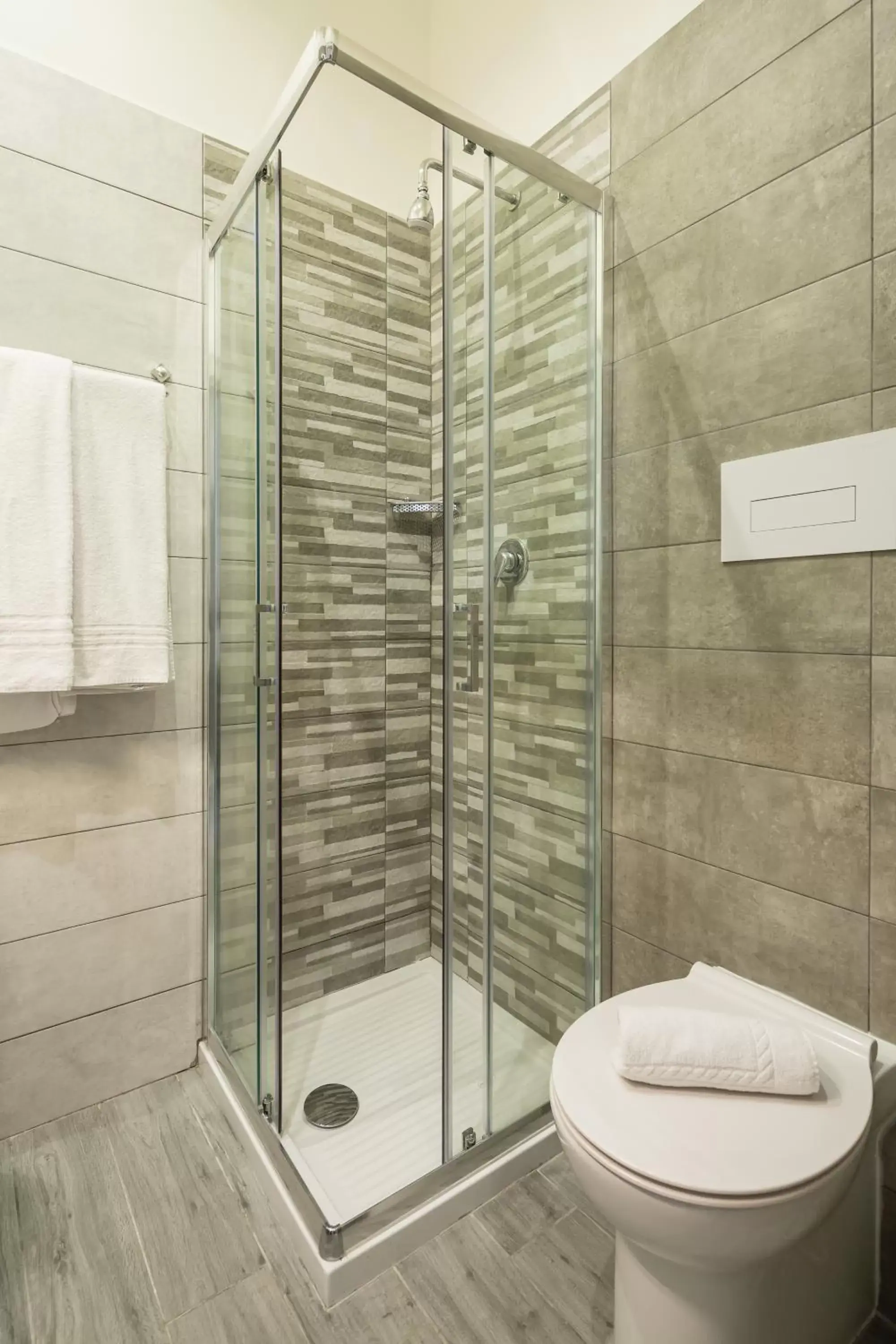 Shower, Bathroom in Hotel Bella Napoli