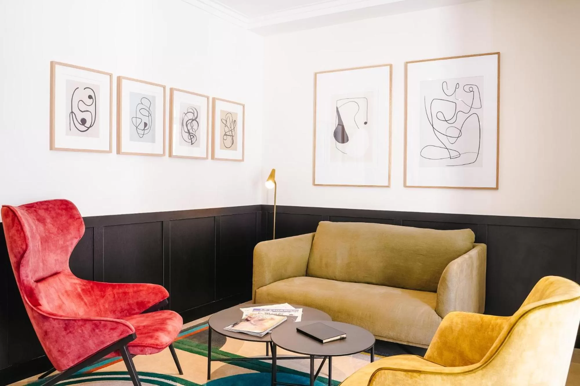 Seating area in Timhotel Tour Eiffel